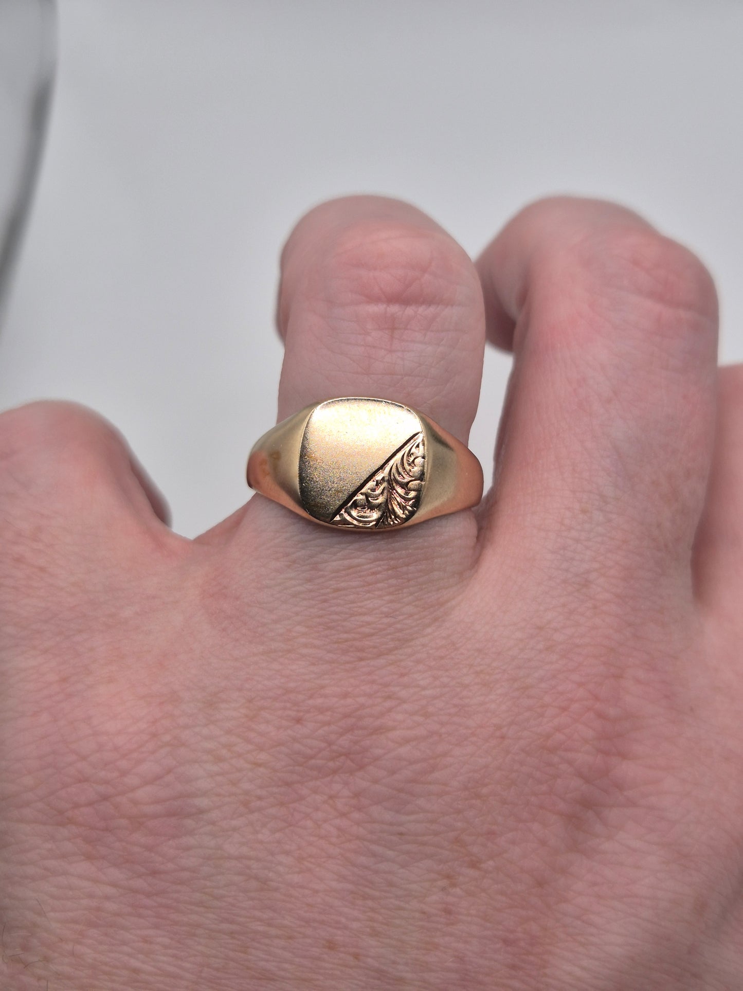 Heavy 9ct gold signet ring