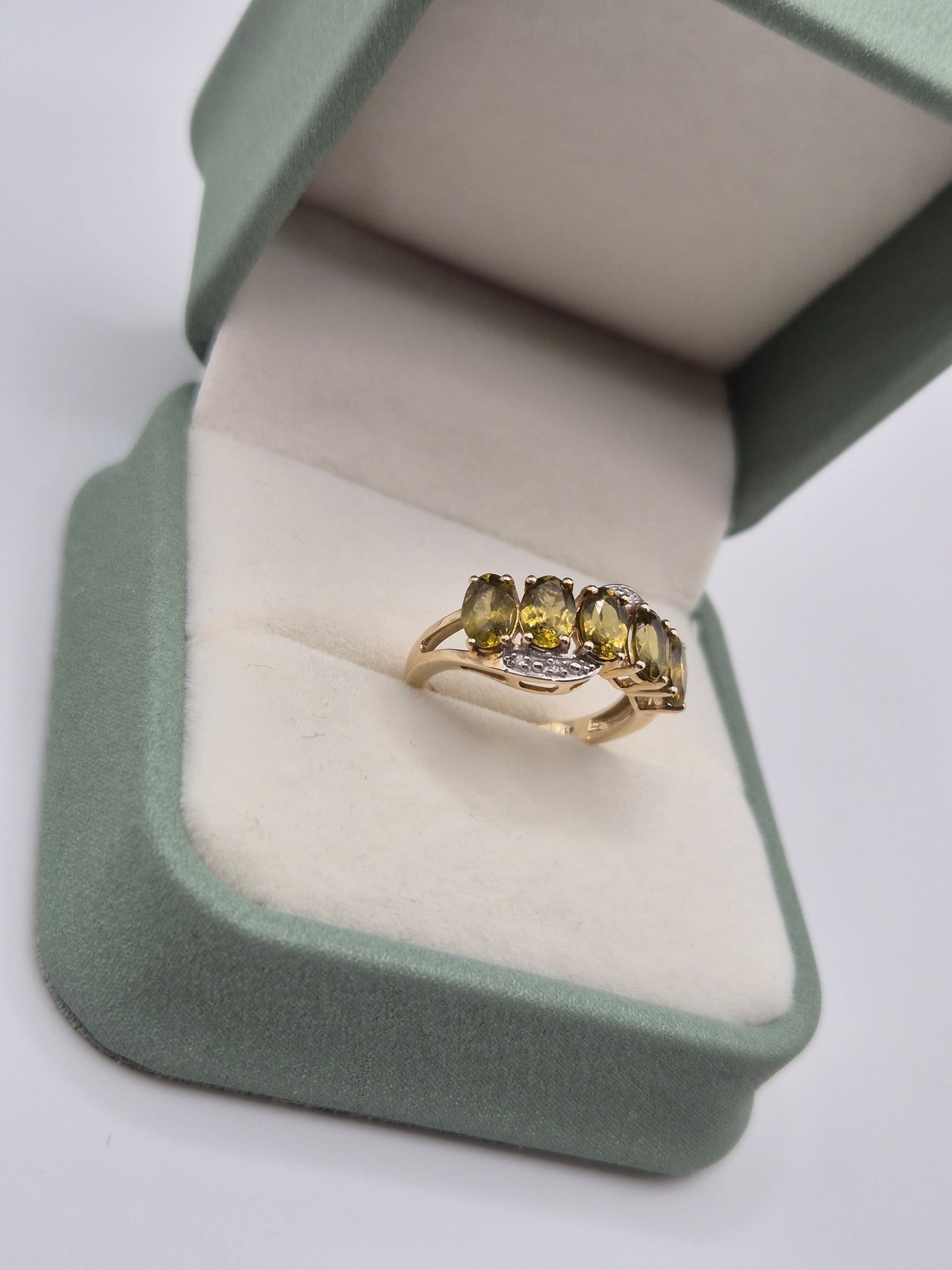 9ct gold 2.2 carat apatite and diamond ring