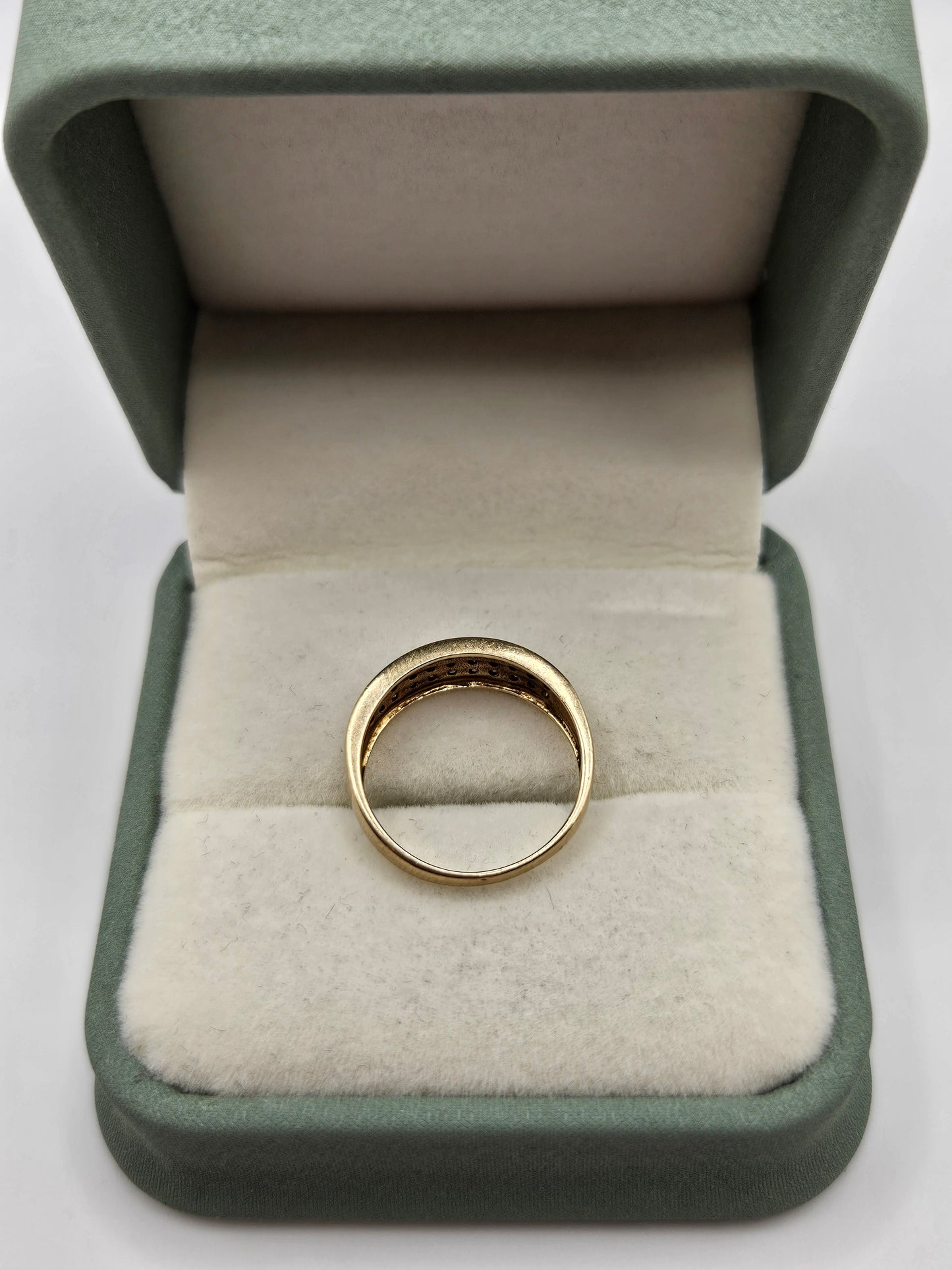 9ct gold diamond ring