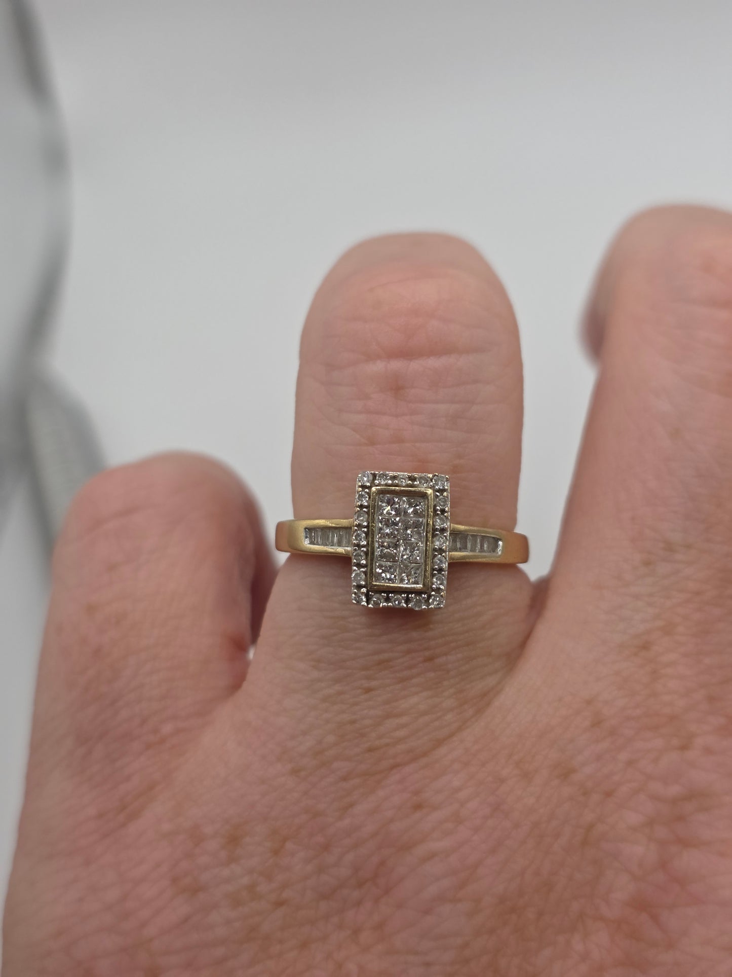 9ct gold diamond ring