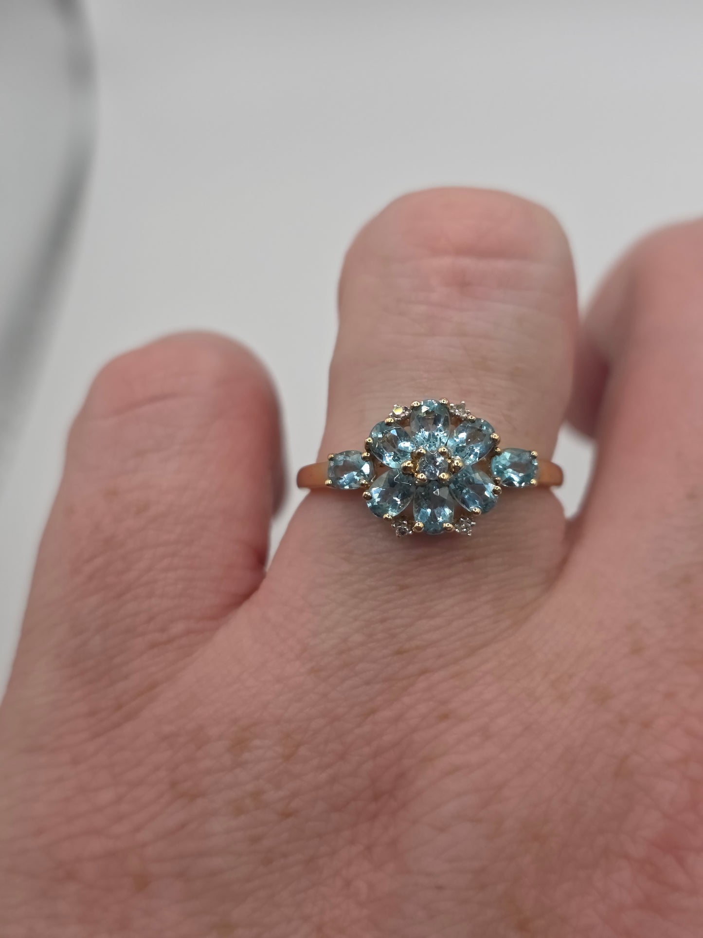 9ct gold aquamarine and diamond ring