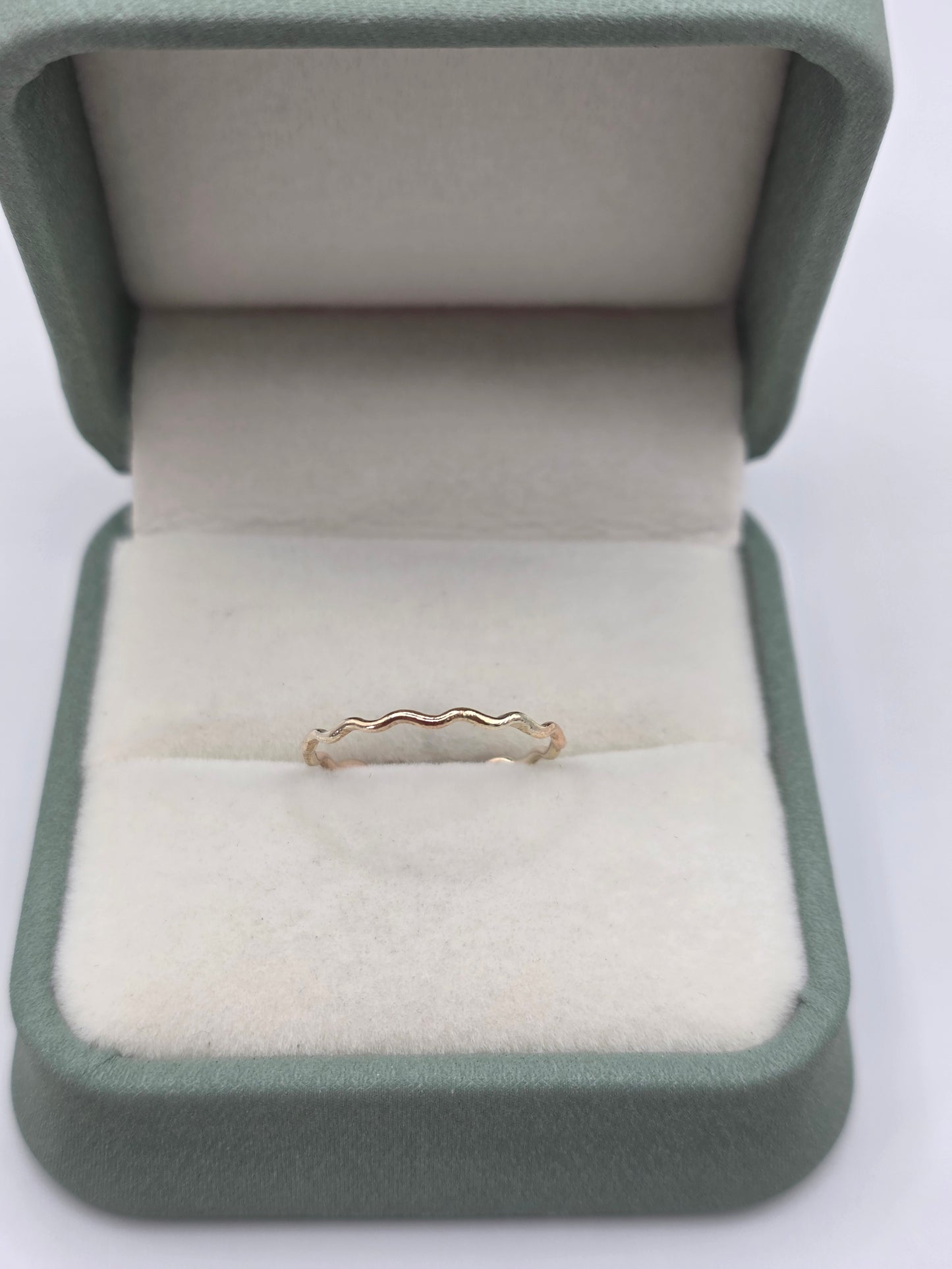 9ct gold wavy stacking ring