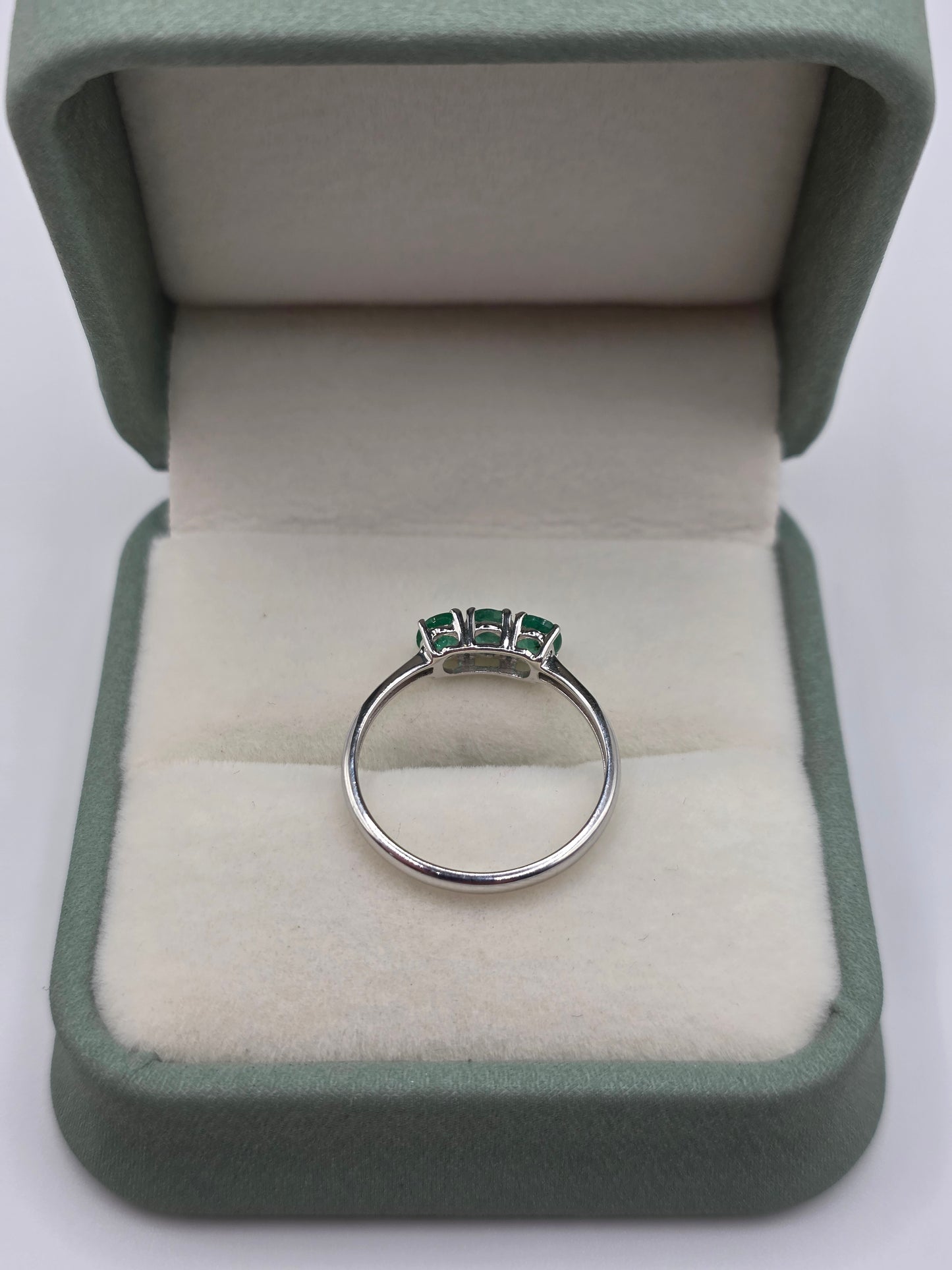 9ct white gold emerald ring
