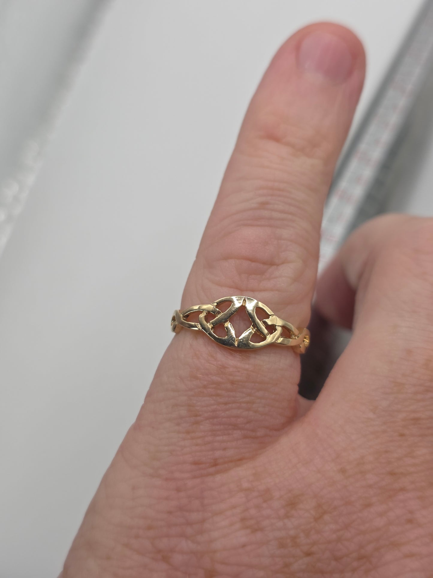 9ct gold celtic ring