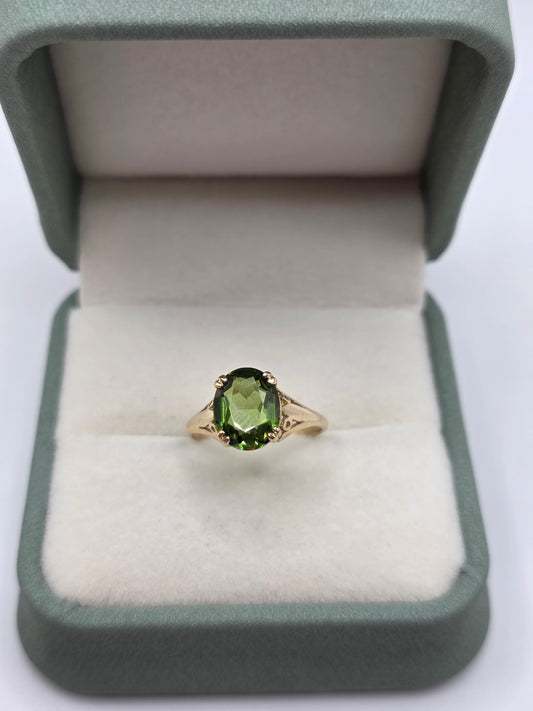 9ct gold peridot ring