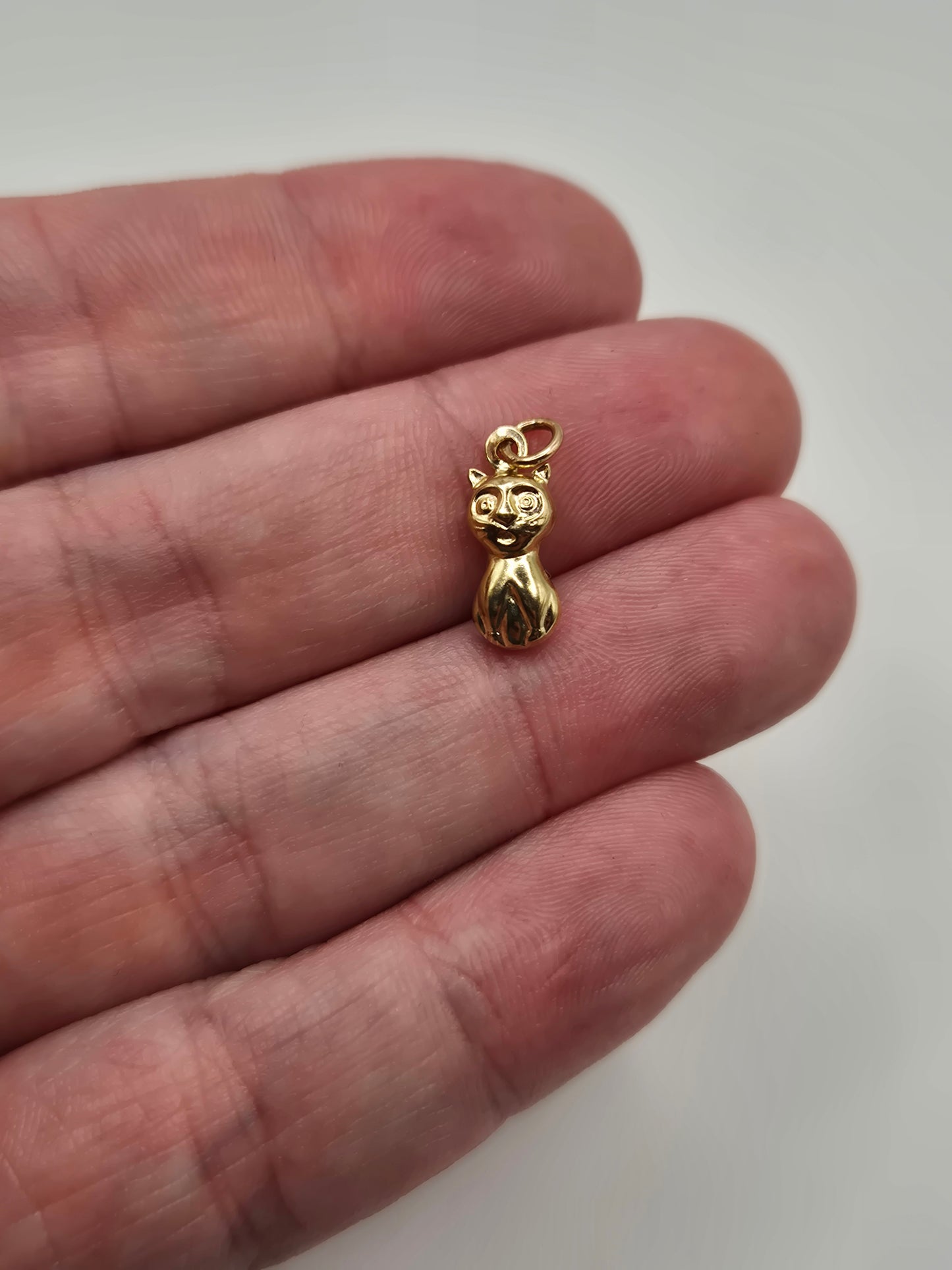 9ct gold cat charm