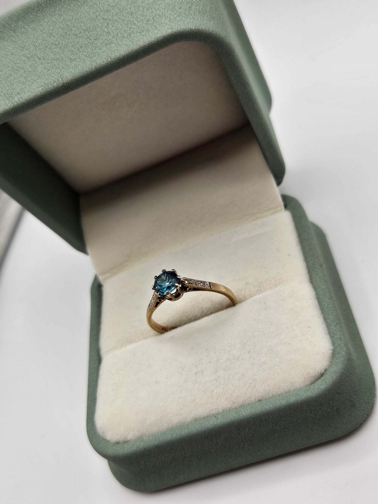 9ct gold blue zircon ring