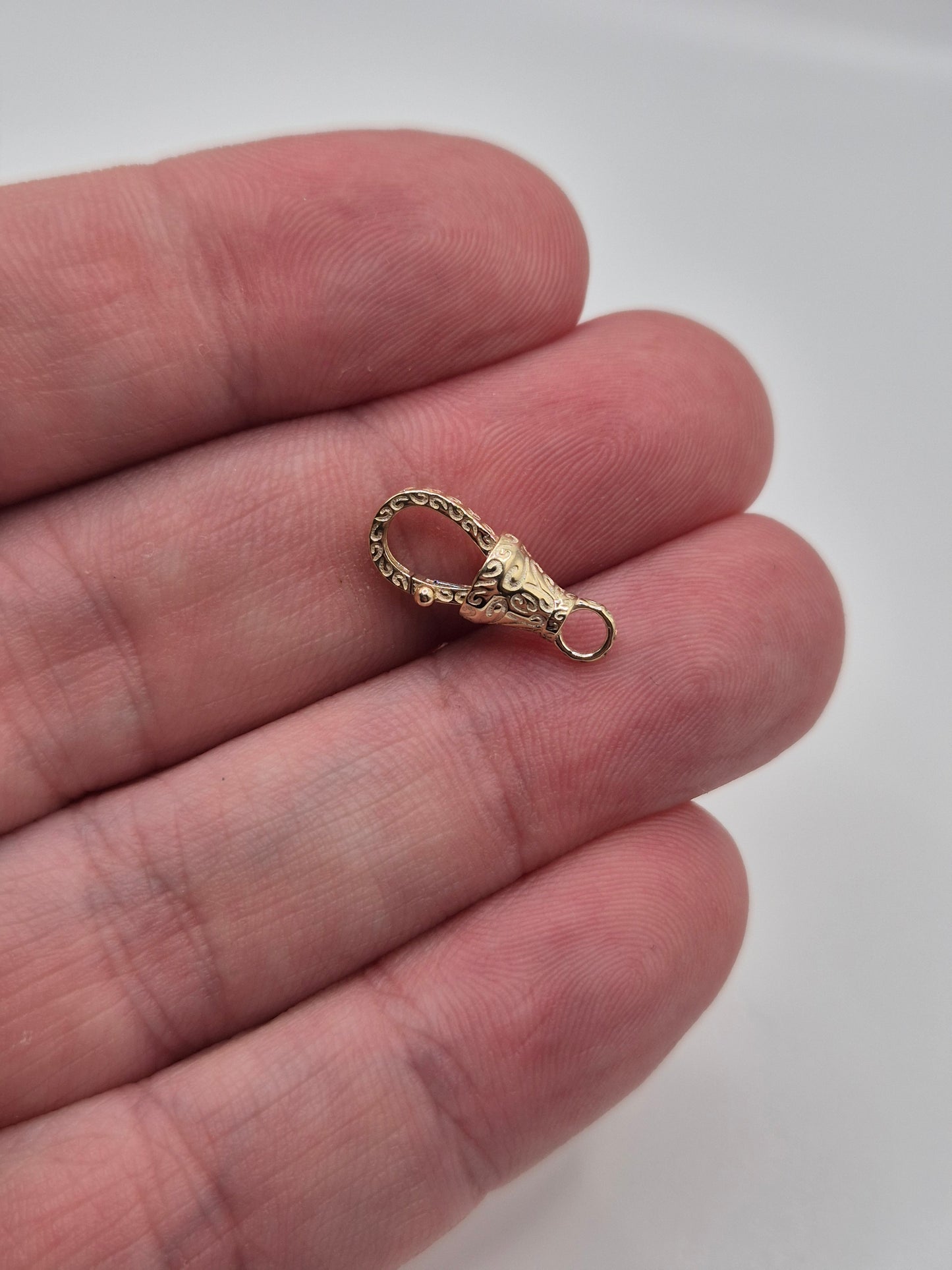 9ct gold engraved dog clip 16mm
