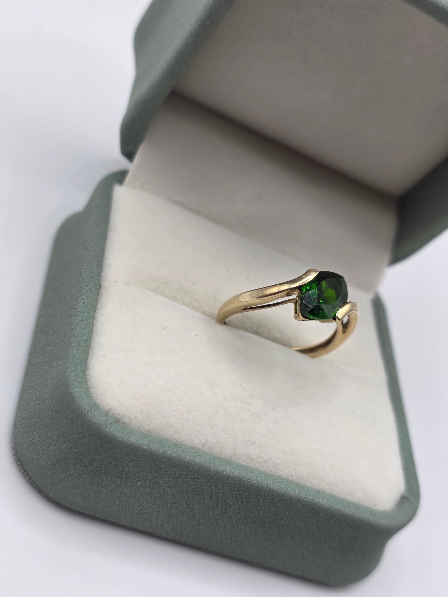 9ct gold diopside ring