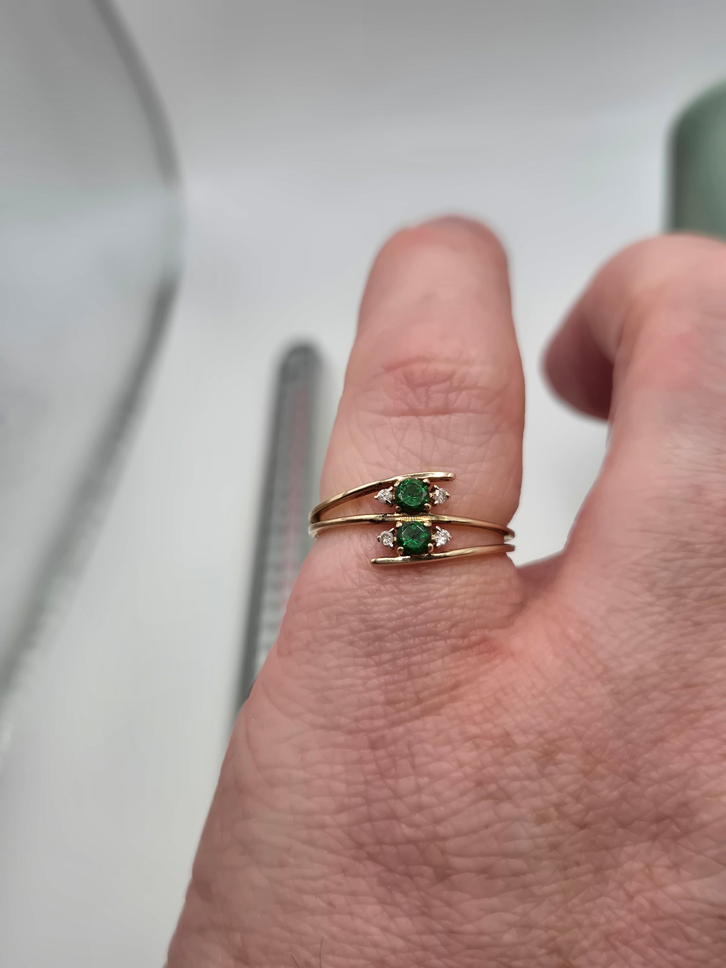 9ct gold diopside and diamond ring