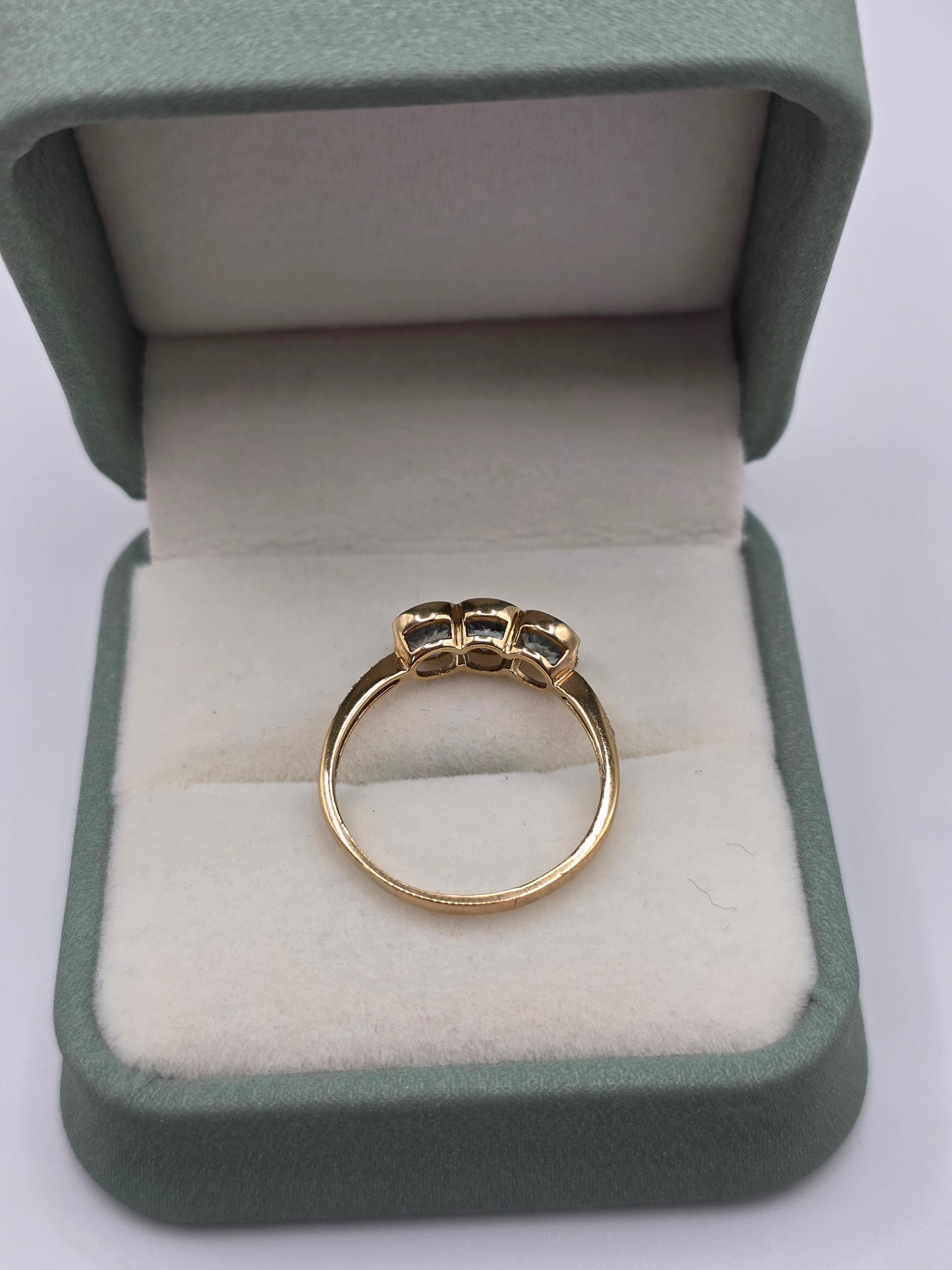 9ct gold aquamarine and diamond ring