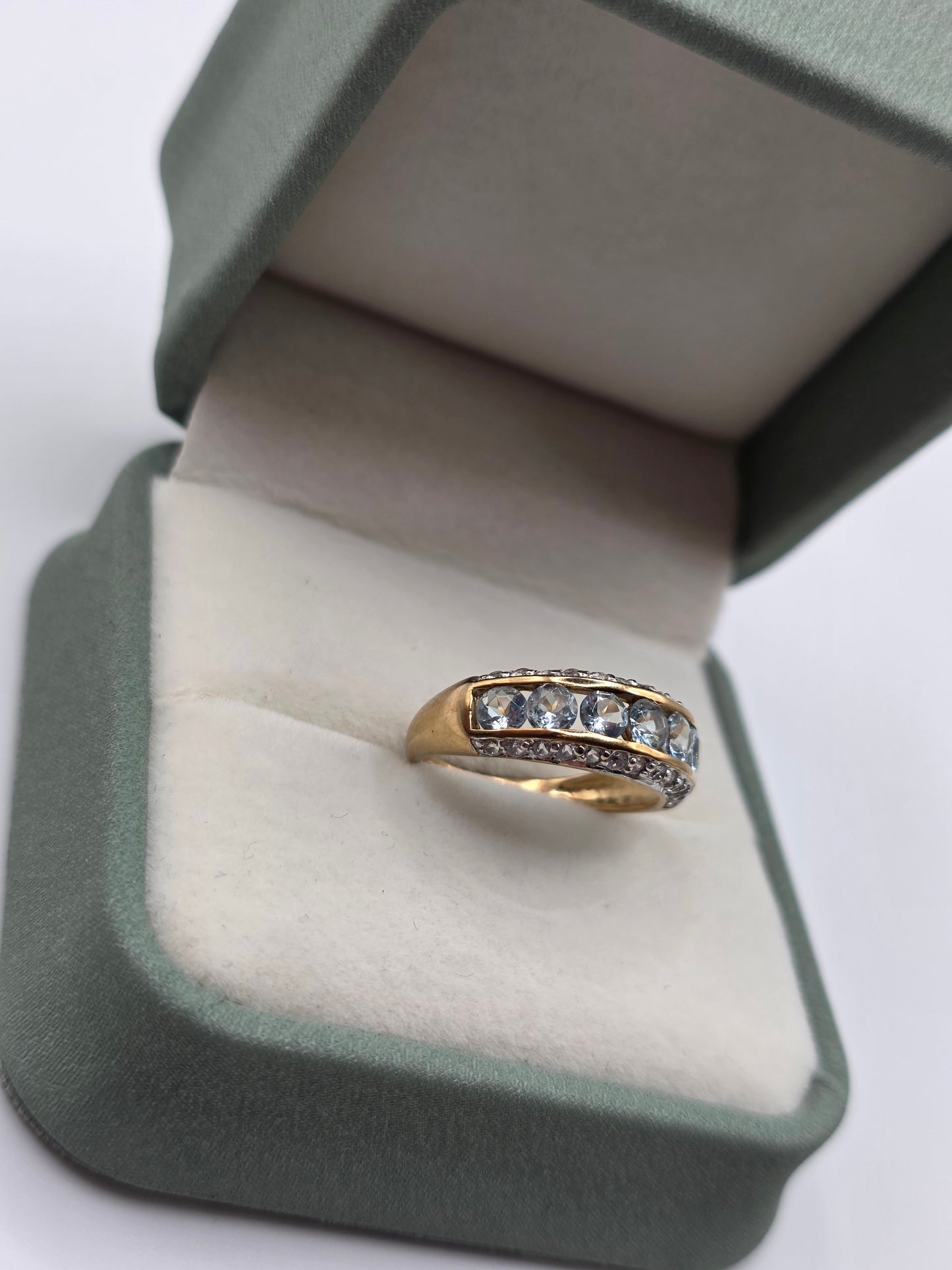 9ct gold aquamarine and diamond ring