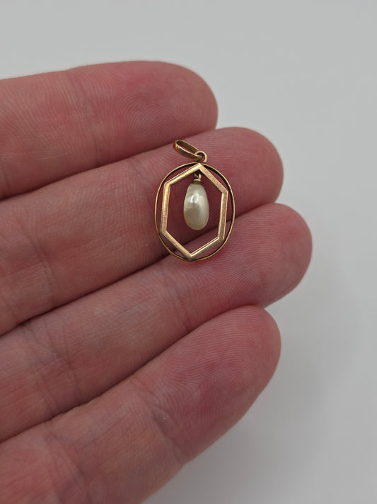 Antique 9ct gold pearl pendant