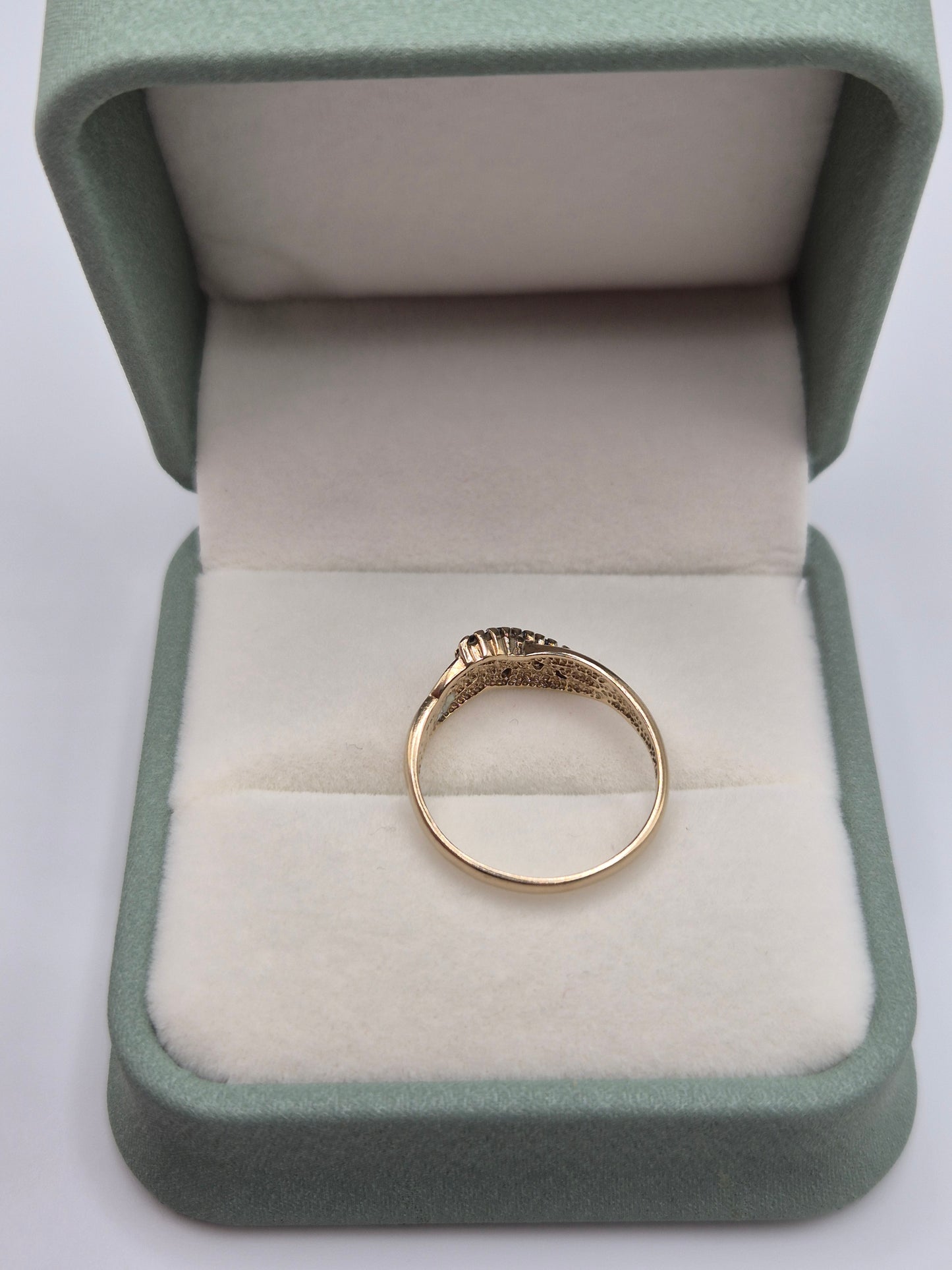 9ct gold sapphire and diamond ring