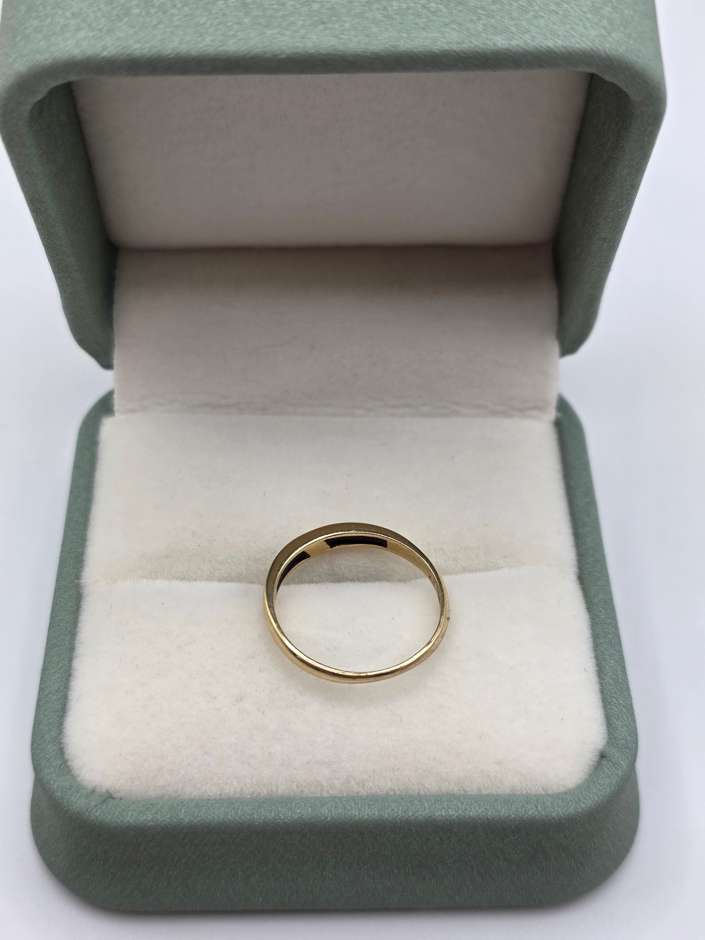 9ct gold onyx ring