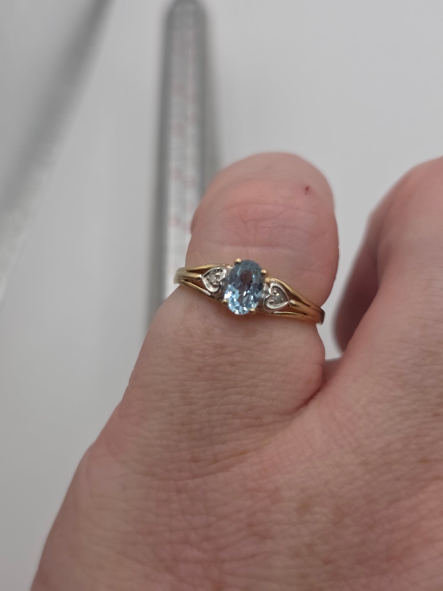 9ct gold aquamarine and diamond ring