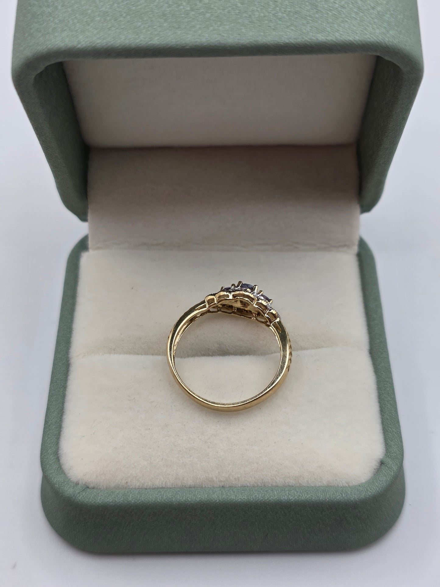 9ct gold tanzanite and diamond ring