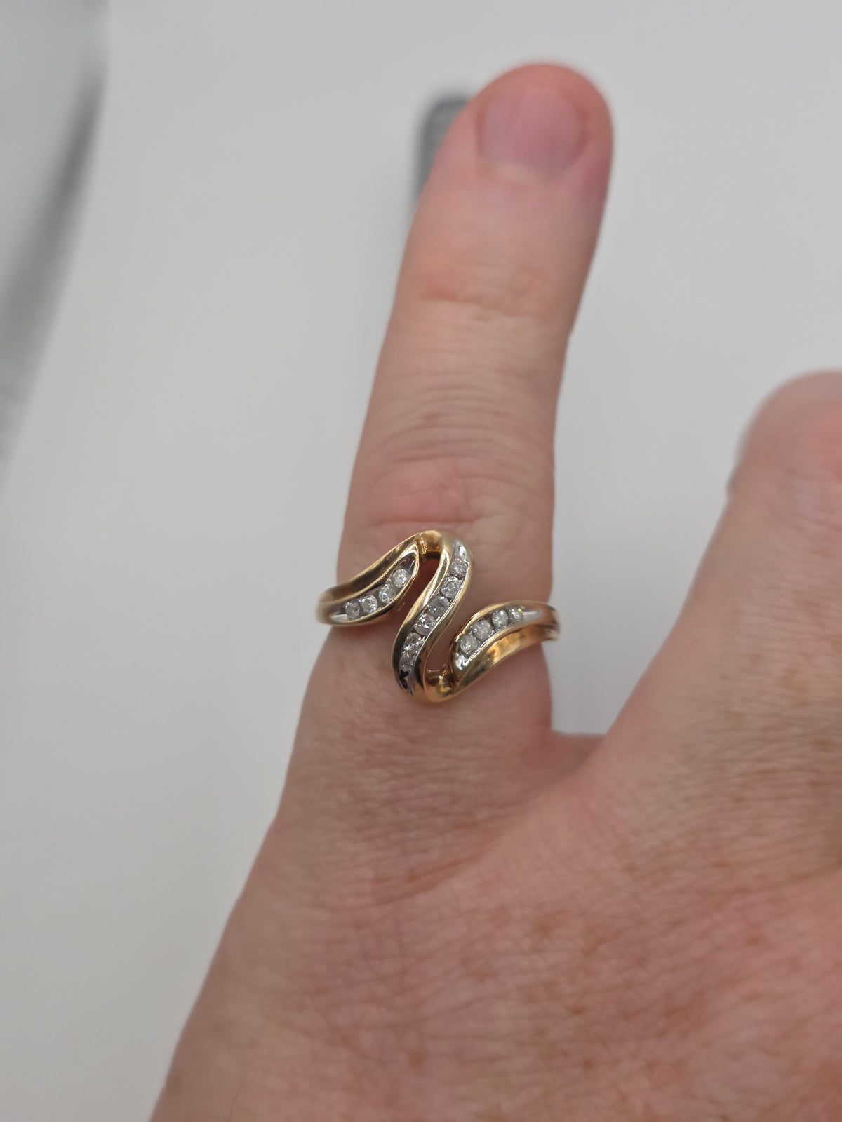 9ct gold diamond ring