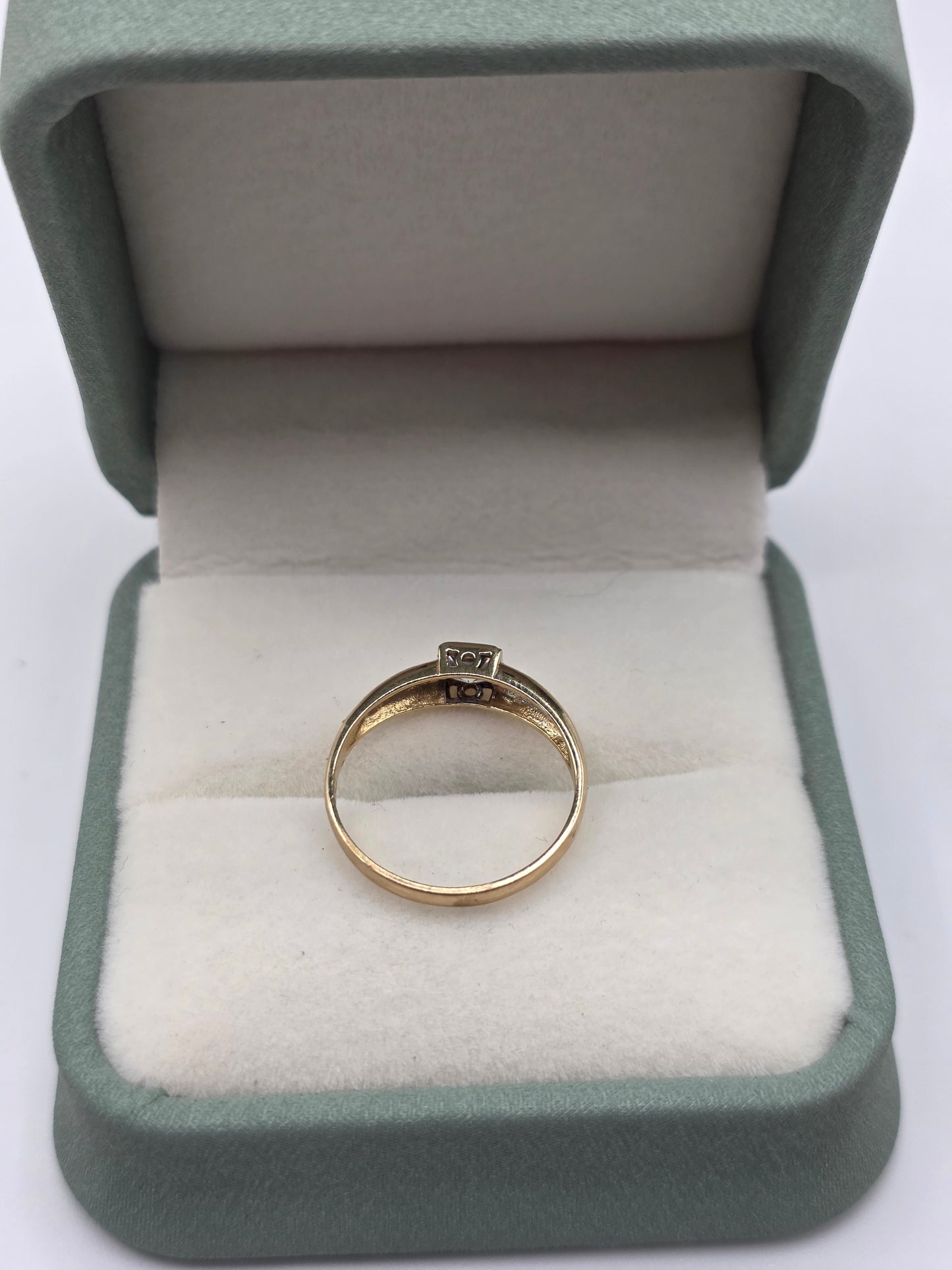 9ct gold cz ring