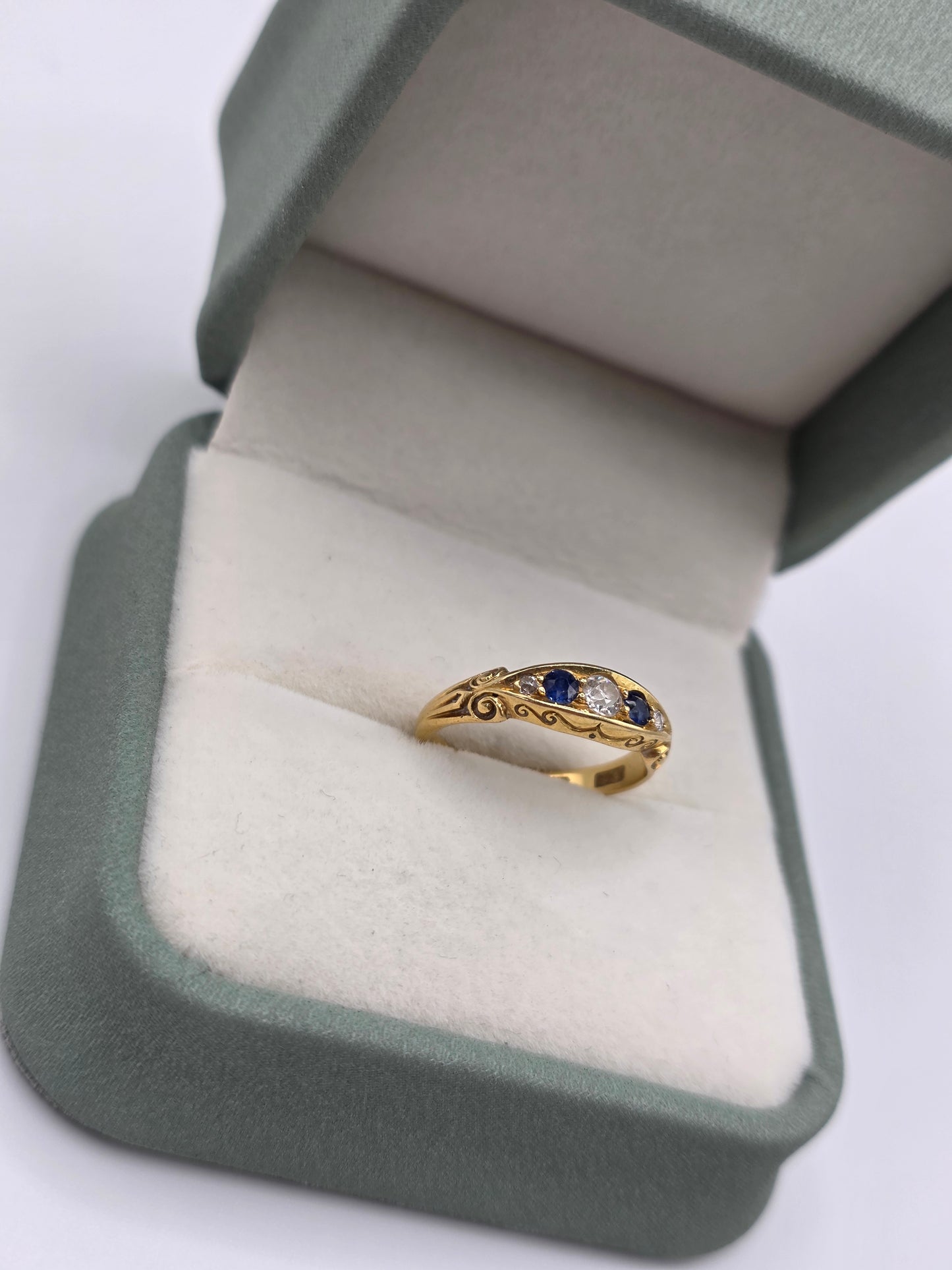 18ct gold sapphire and diamond gypsy ring