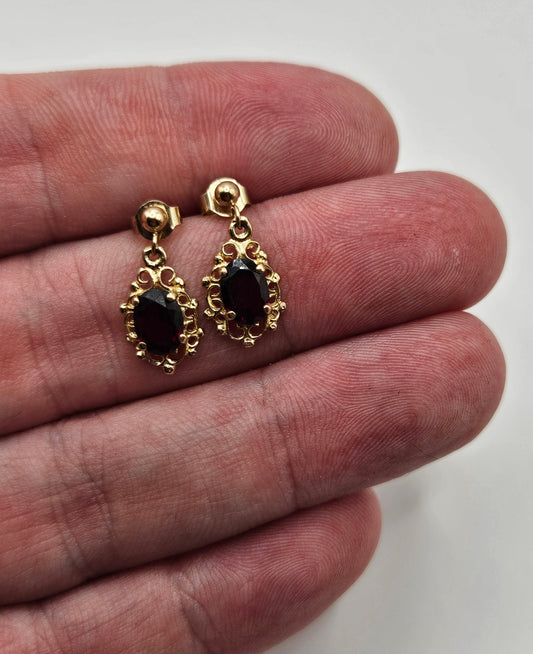 9ct gold garnet earrings