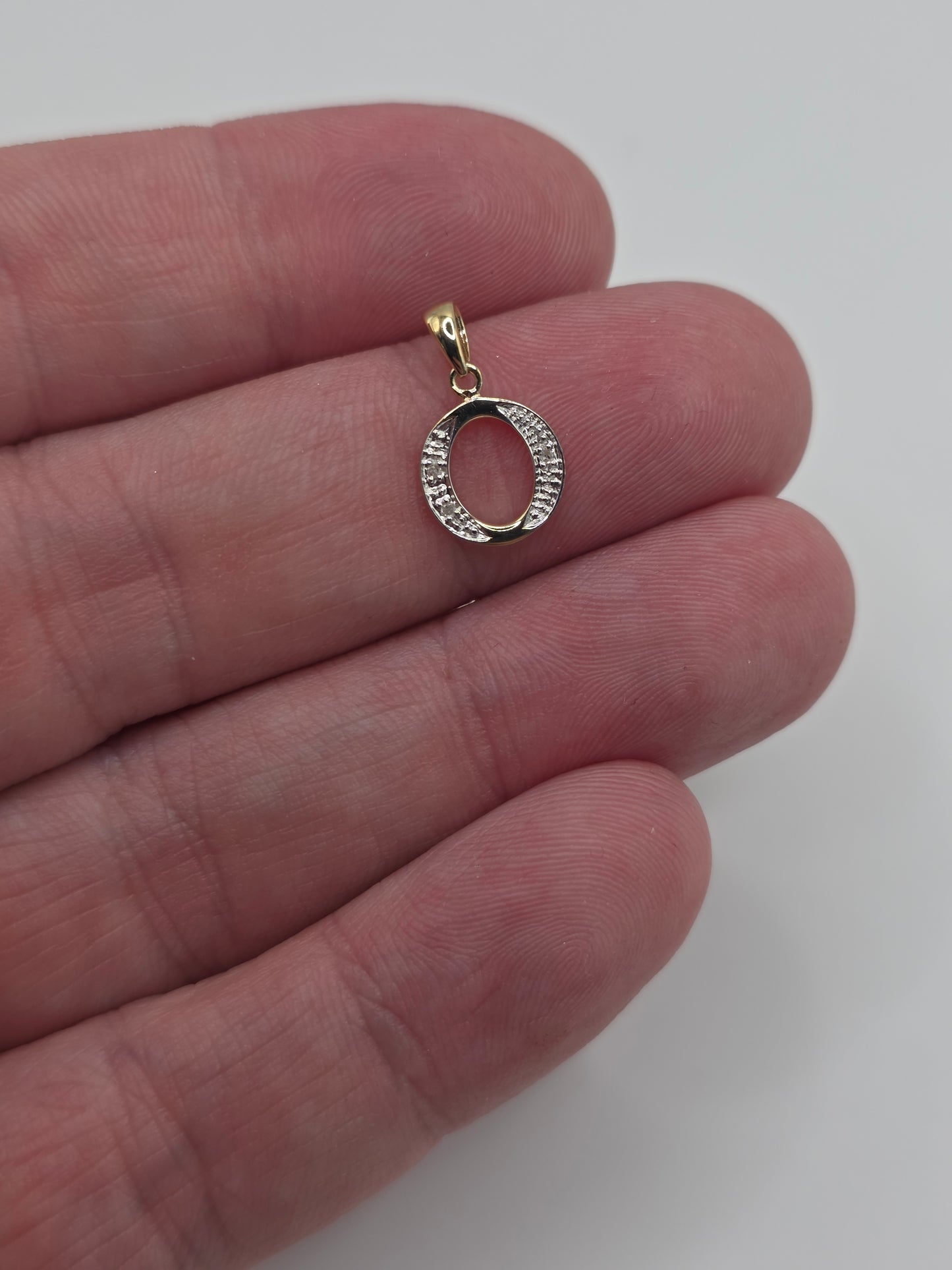 9ct gold diamond initial O pendant