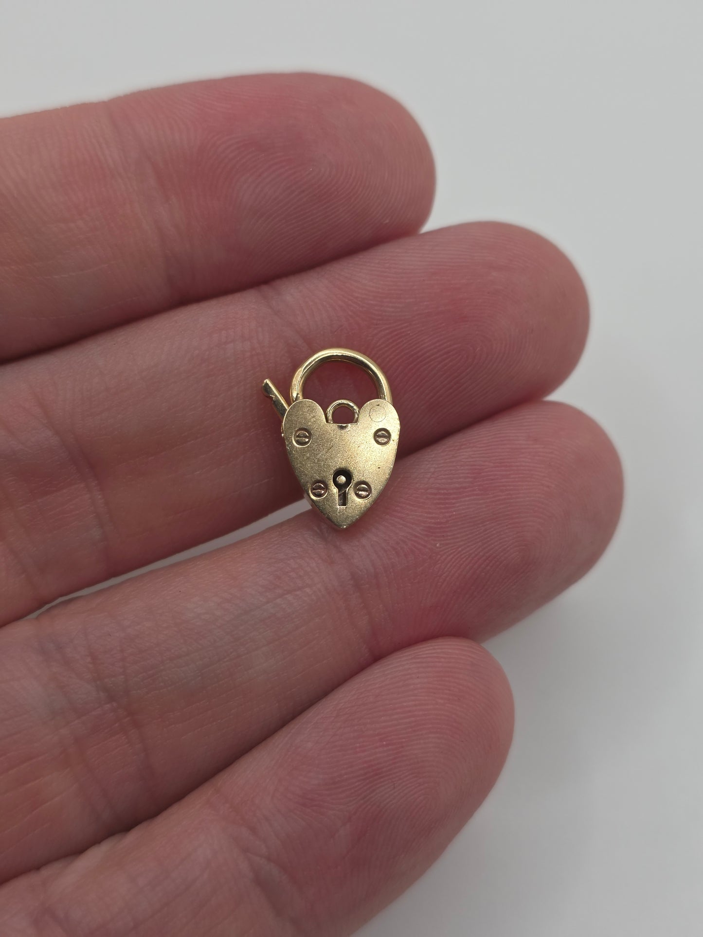 9ct gold padlock 19