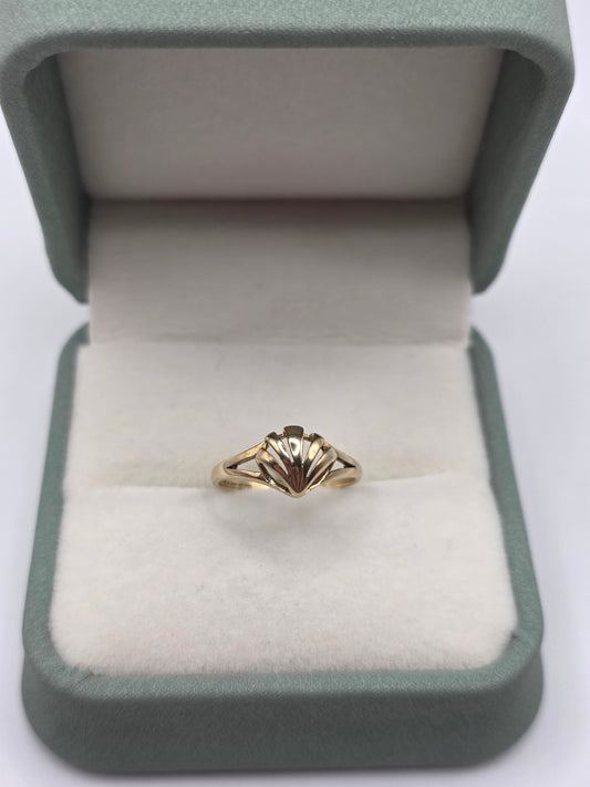9ct gold shell ring