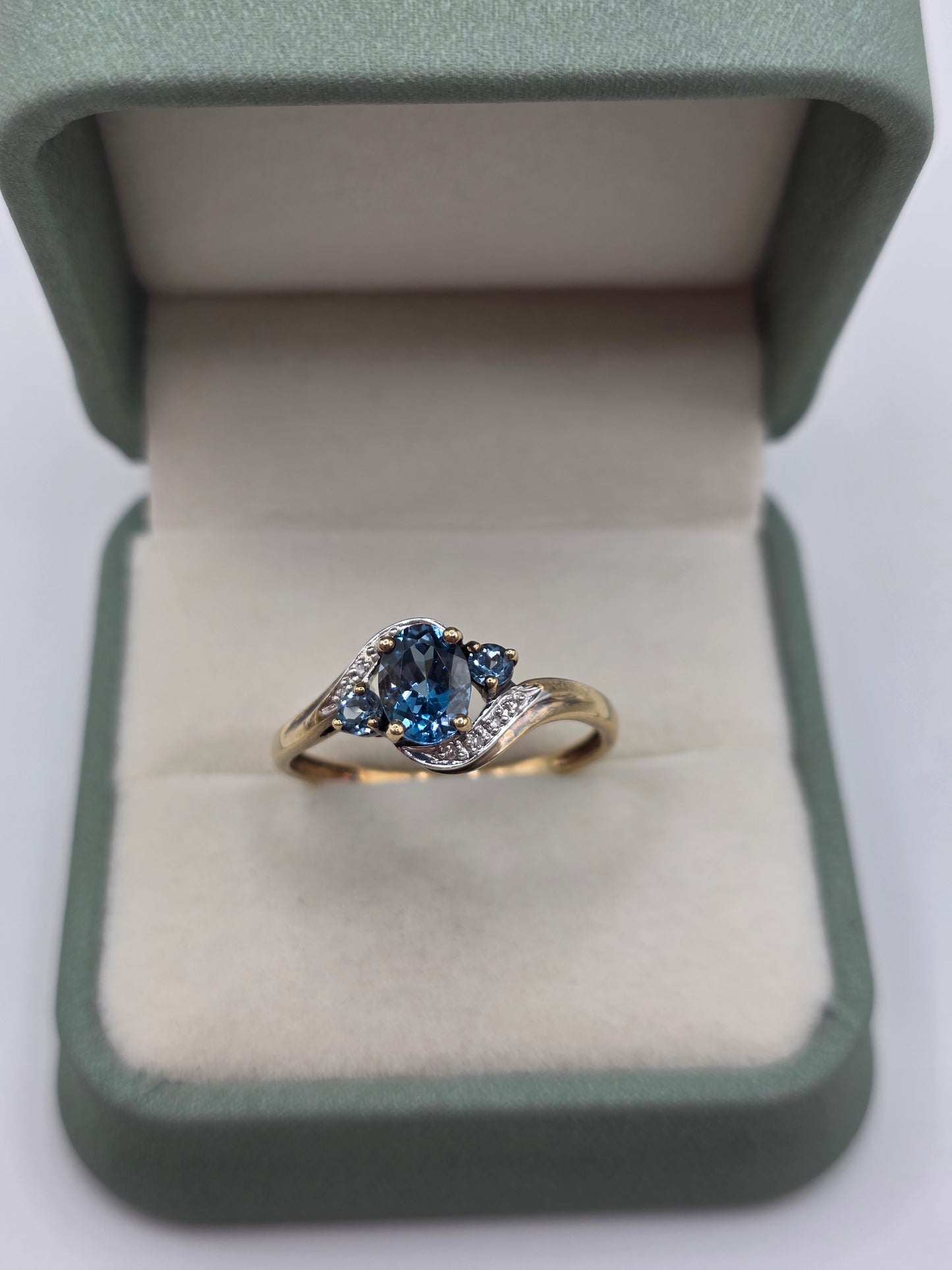 9ct gold topaz and diamond ring