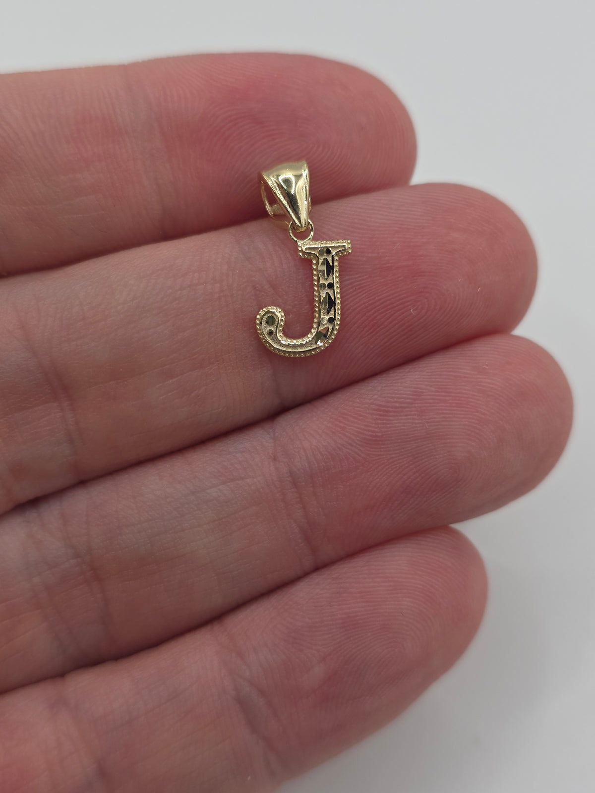 9ct gold initial J pendant