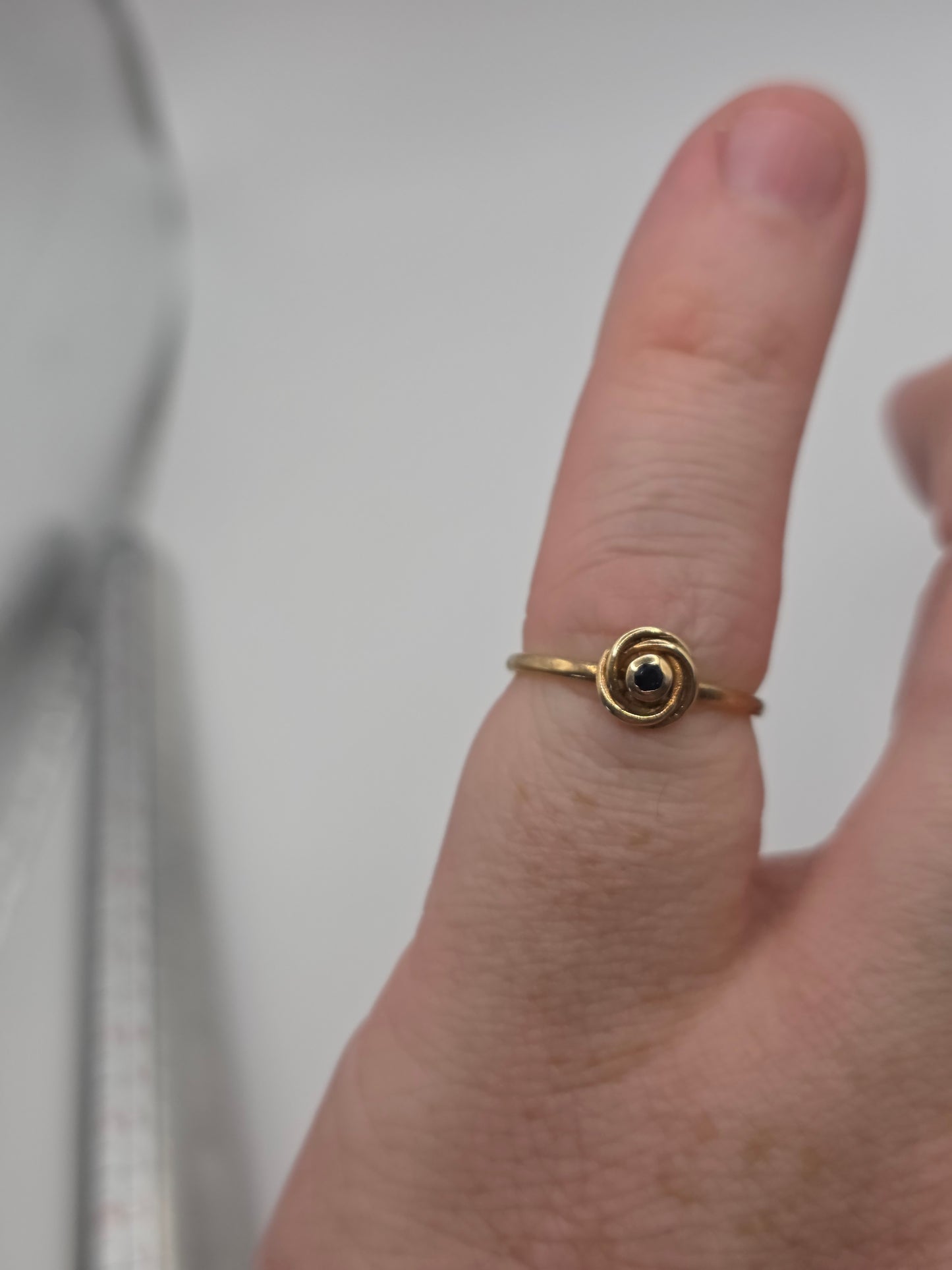 9ct gold sapphire ring