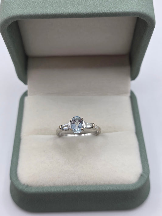 9ct white gold aquamarine ring