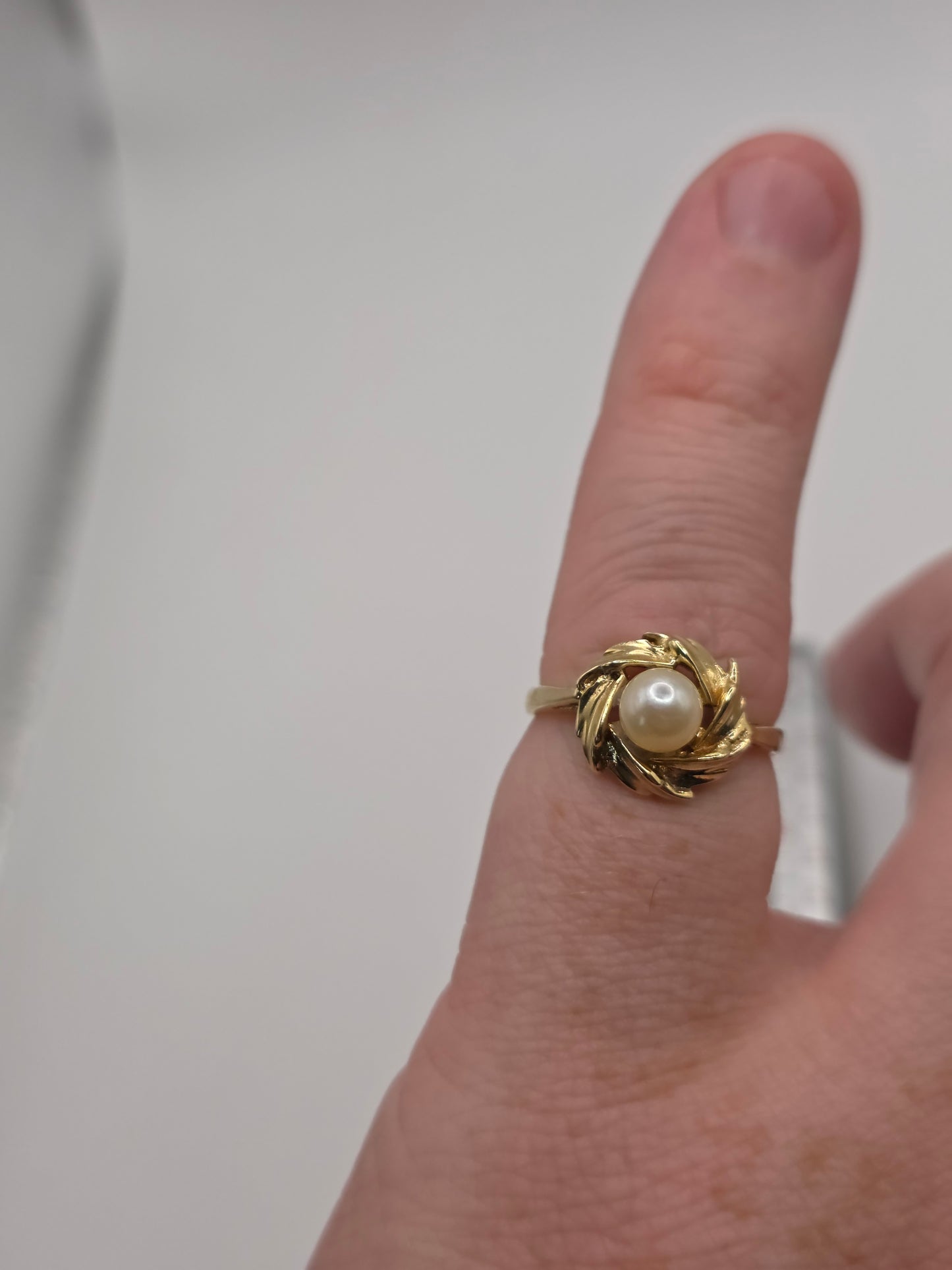9ct gold pearl ring