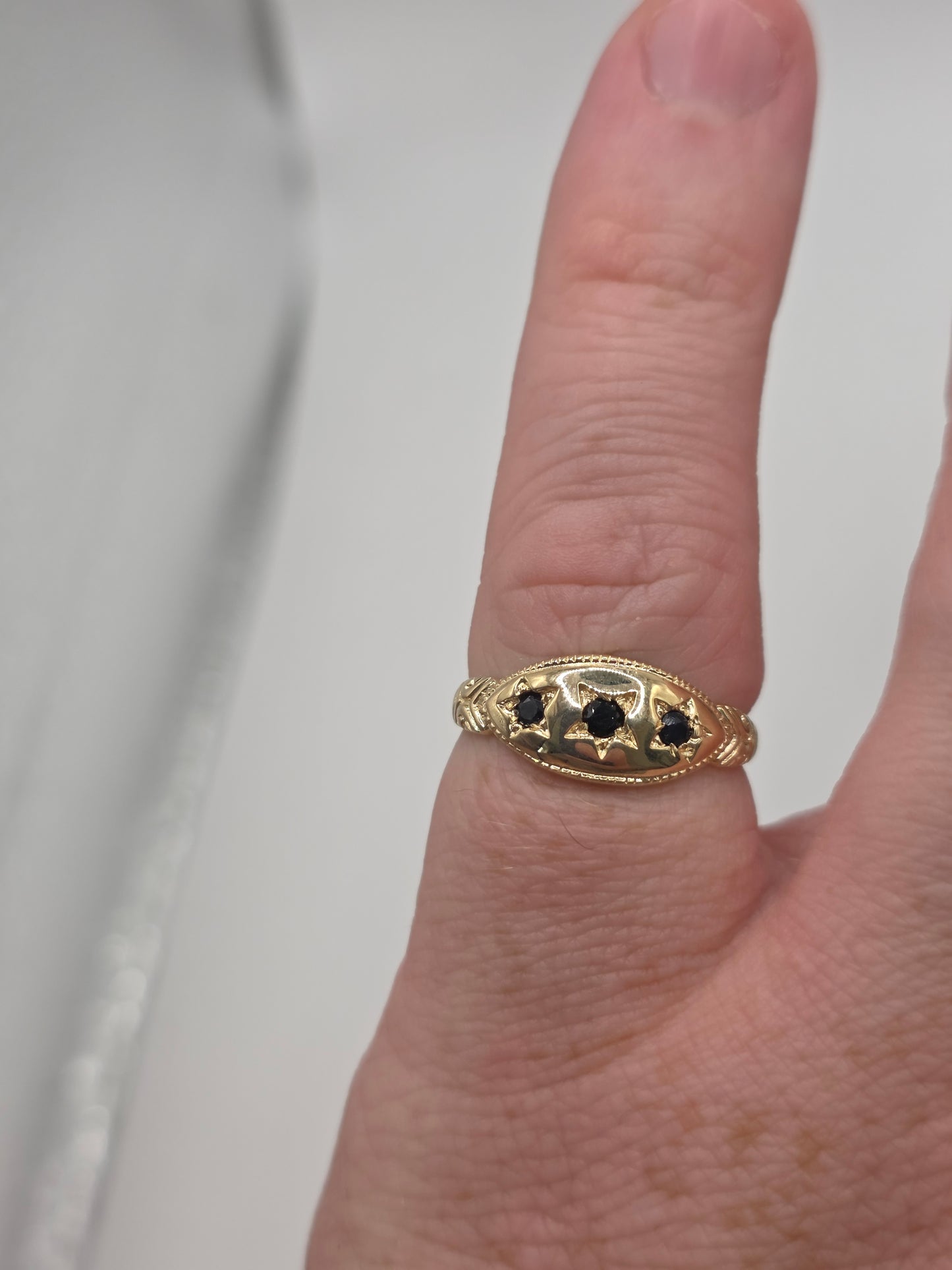 9ct gold sapphire gypsy ring