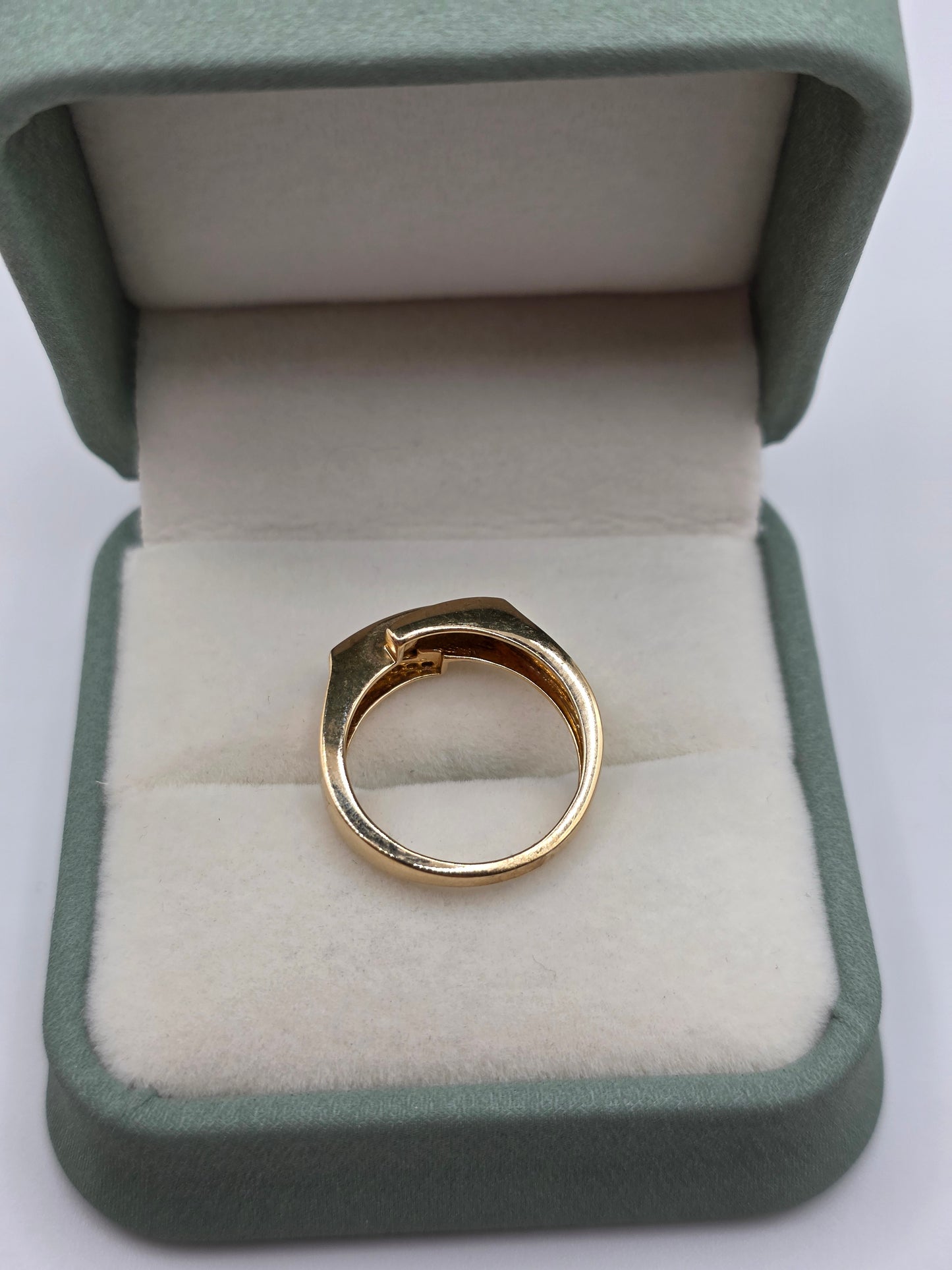 9ct gold diamond ring