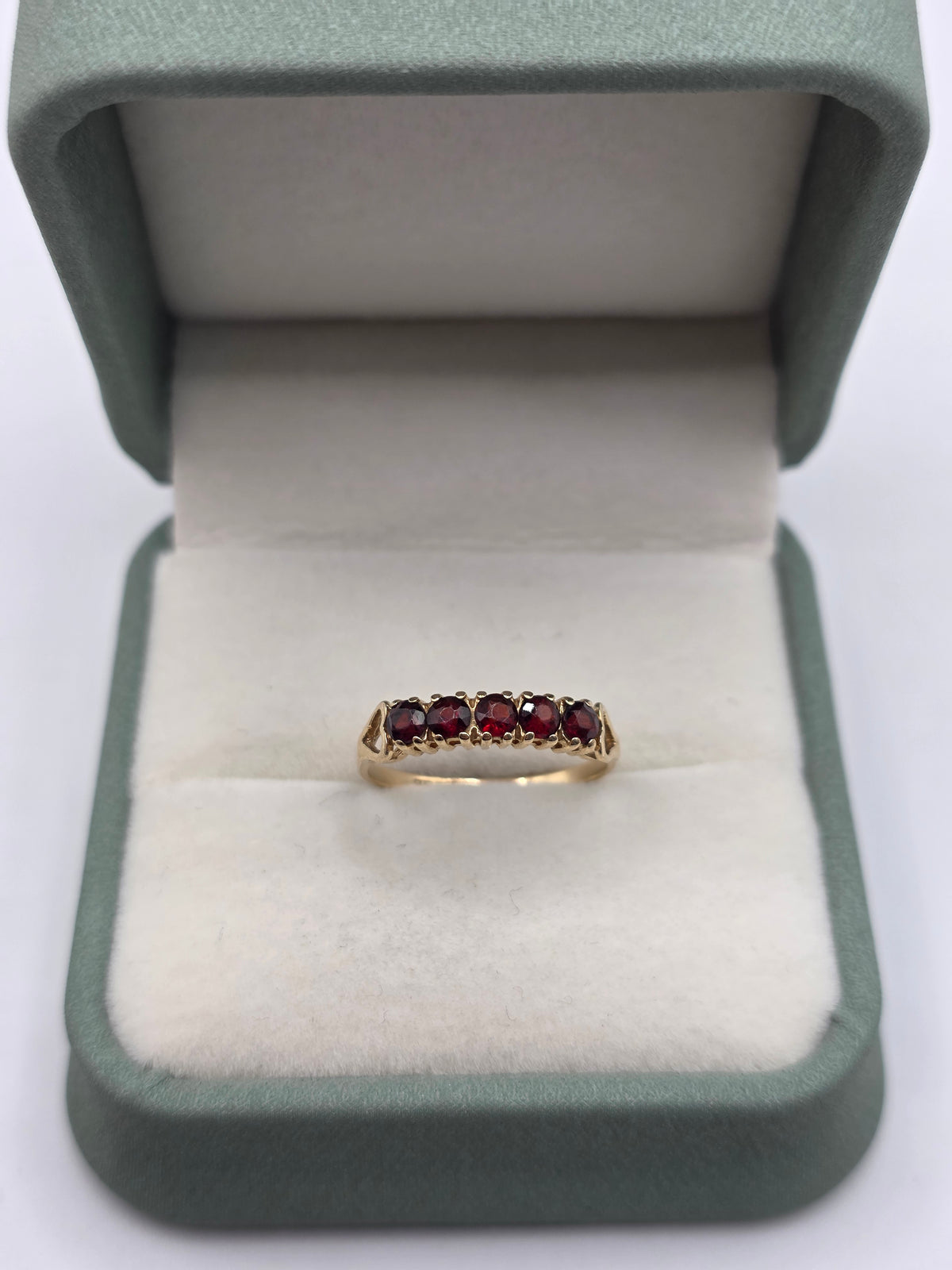 9ct gold garnet ring
