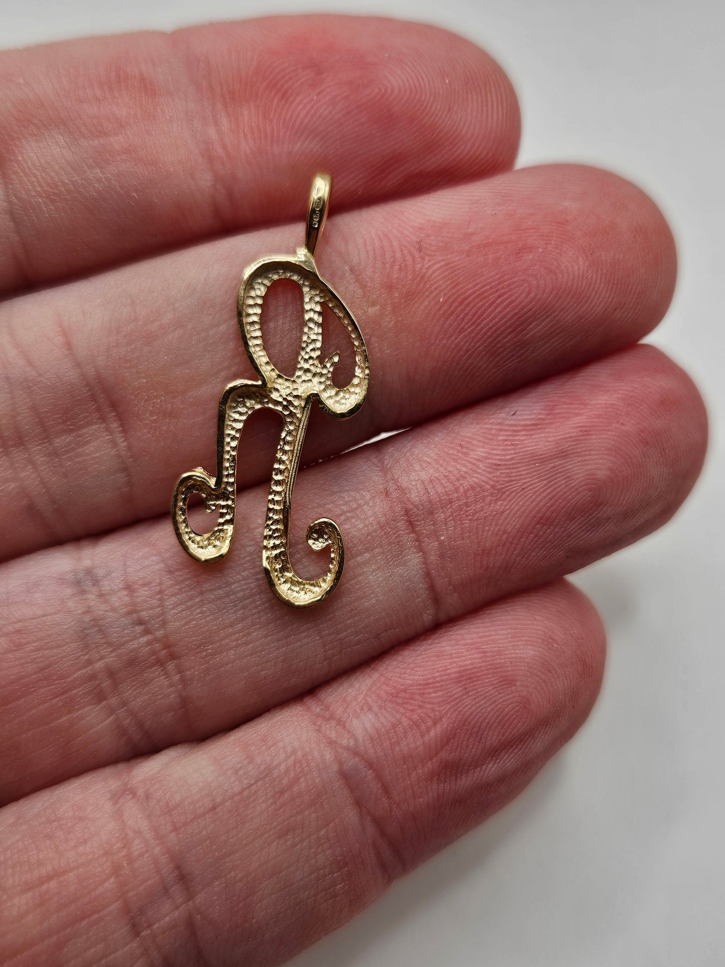 9ct gold initial pendant