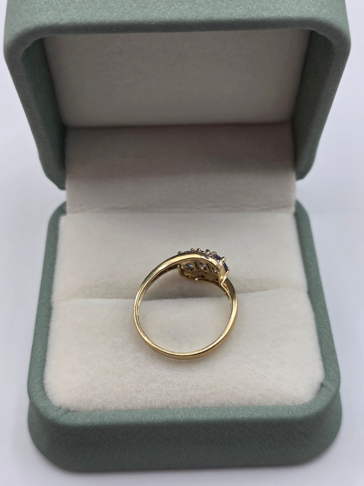 9ct gold tanzanite and diamond ring