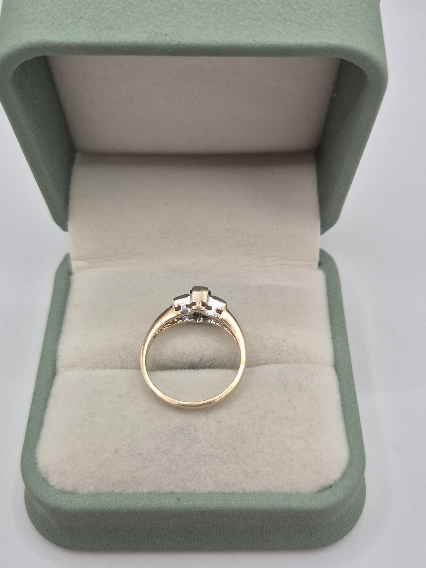 9ct gold topaz and cz ring