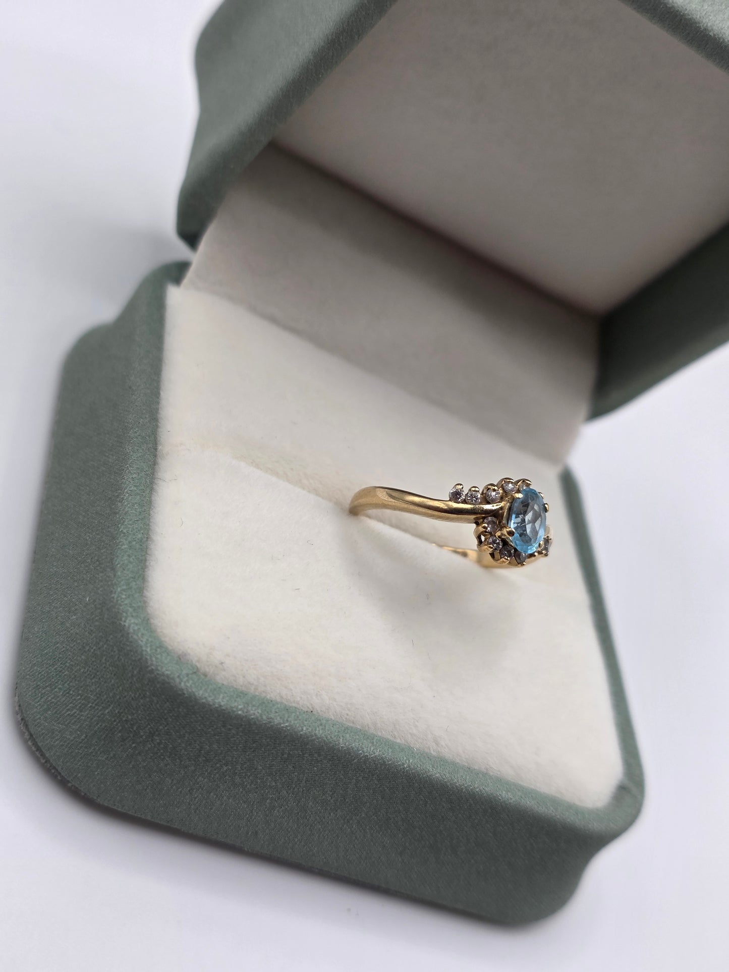 9ct gold aquamarine and cz ring