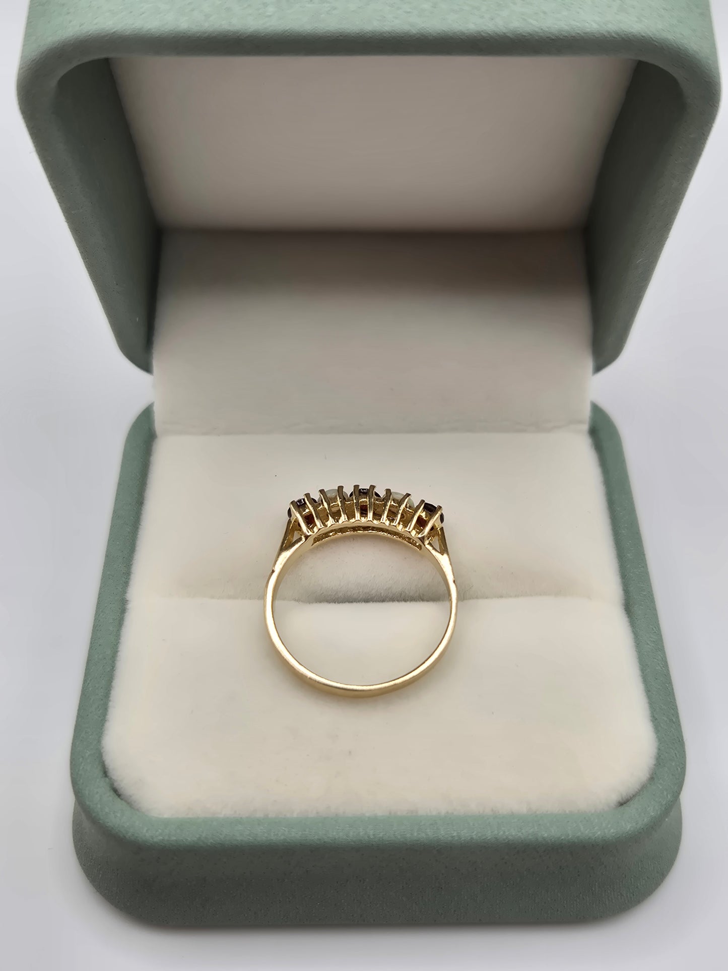 9ct gold garnet and opal ring