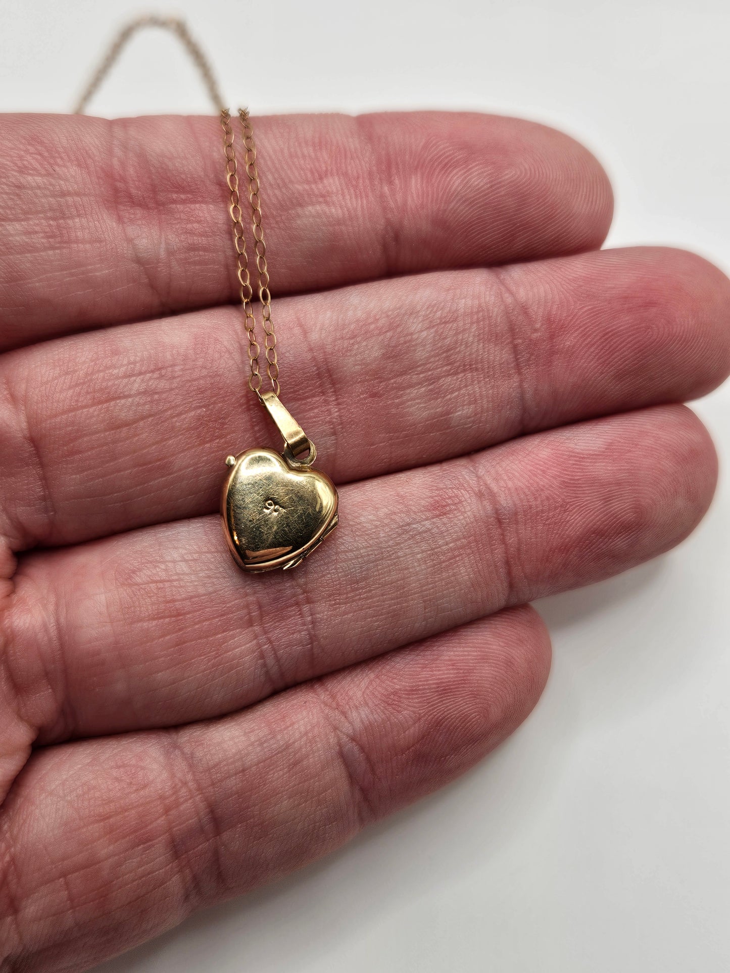 9ct gold locket necklace