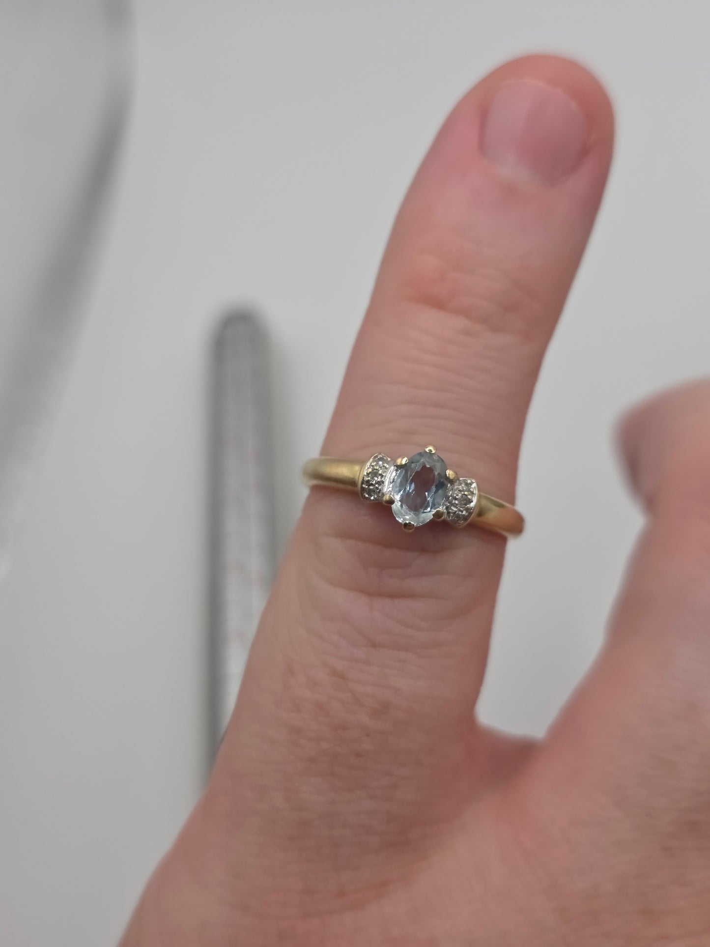 9ct gold aquamarine and diamond ring