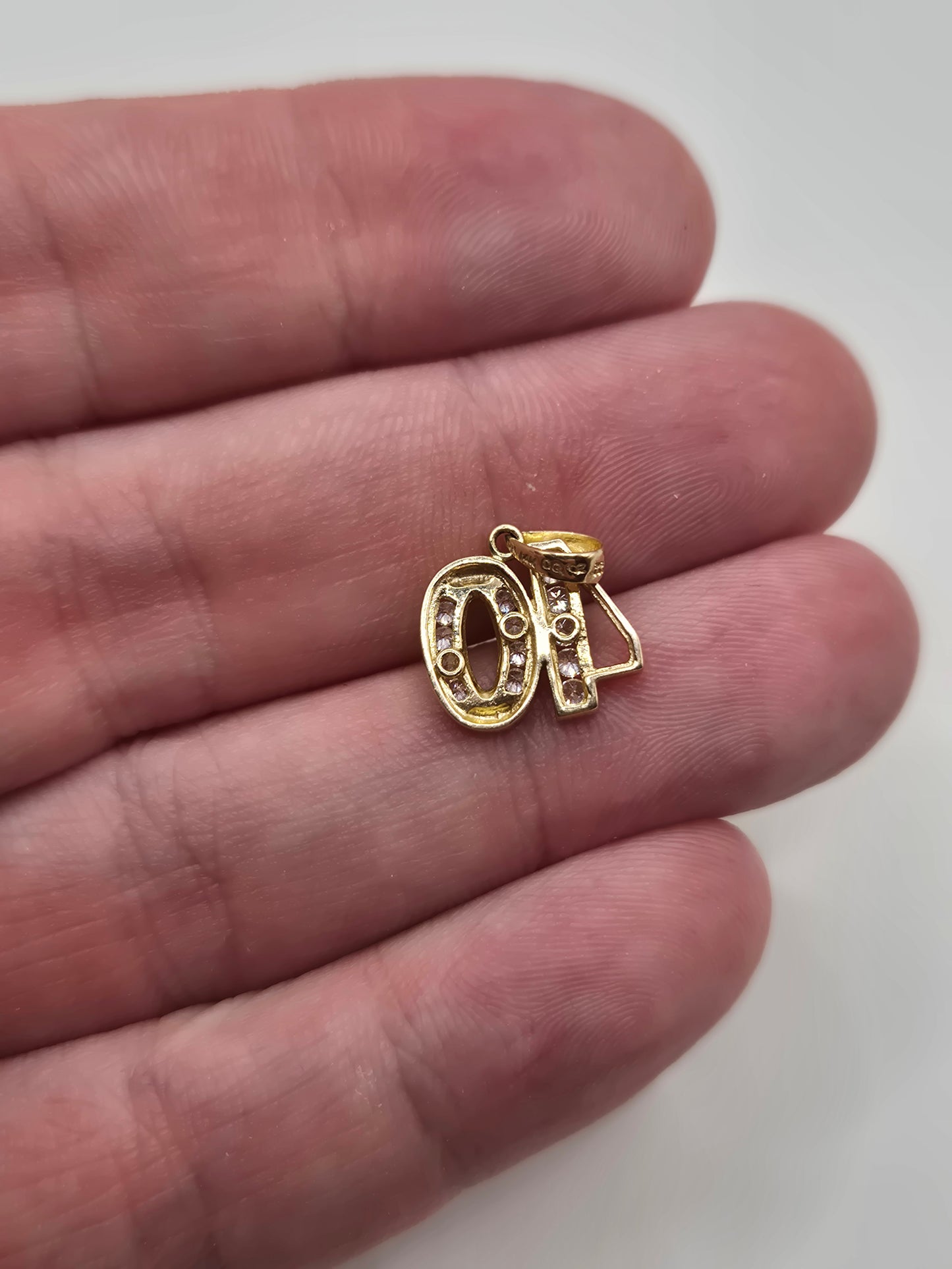 9ct gold zircon "40" pendant