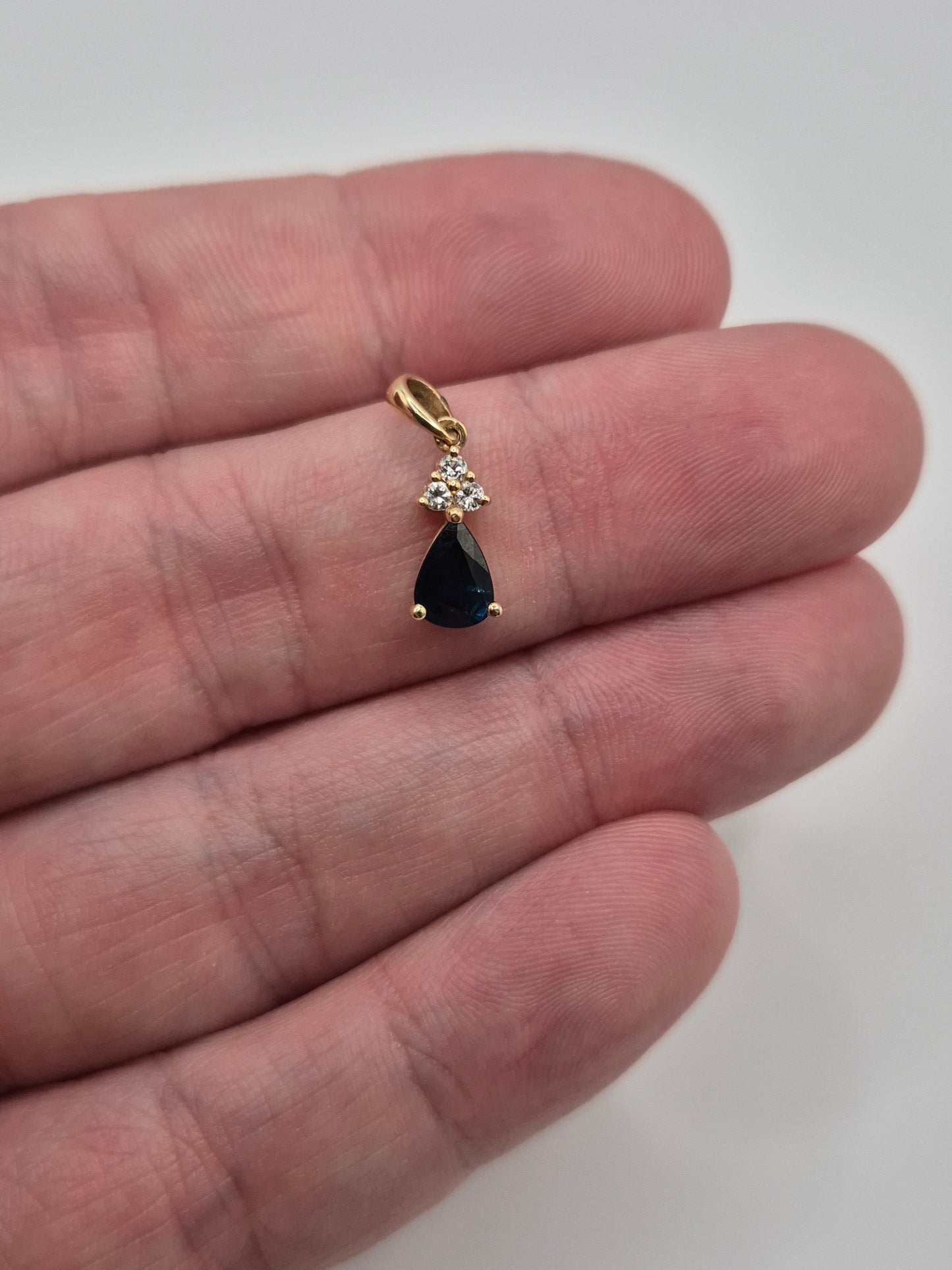 9ct gold sapphire and diamond pendant