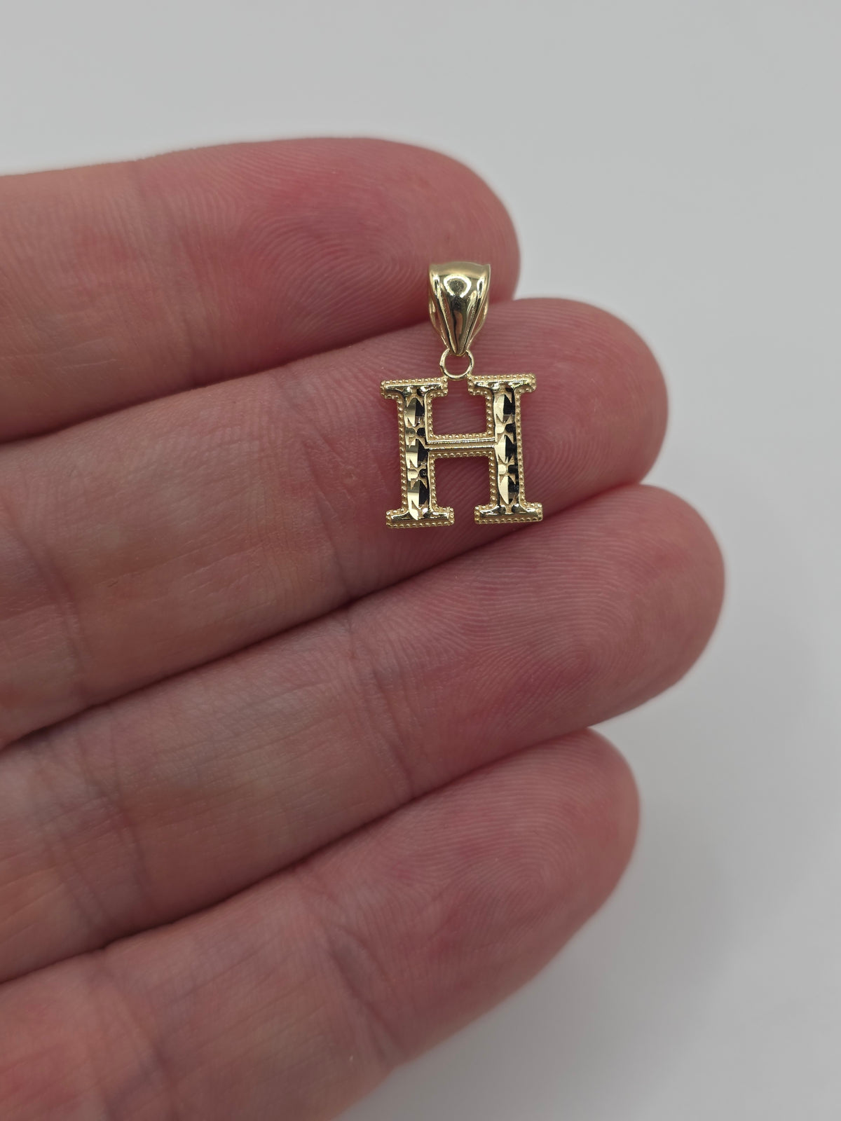 9ct gold initial H pendant