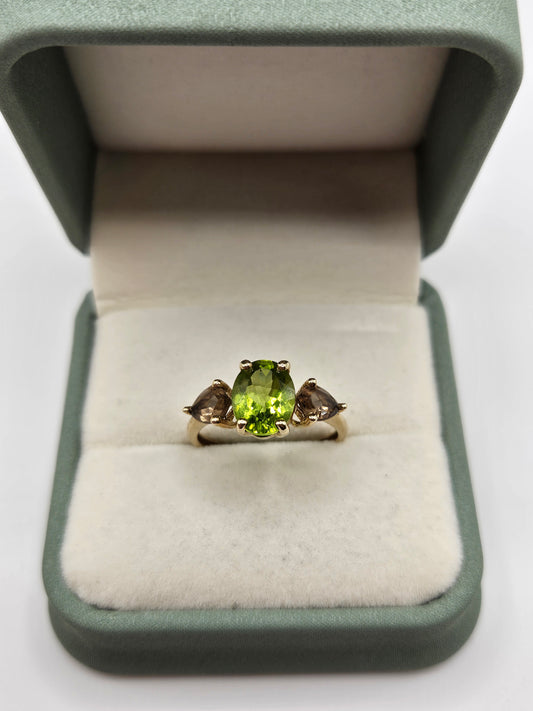 9ct gold peridot and smoky quartz ring