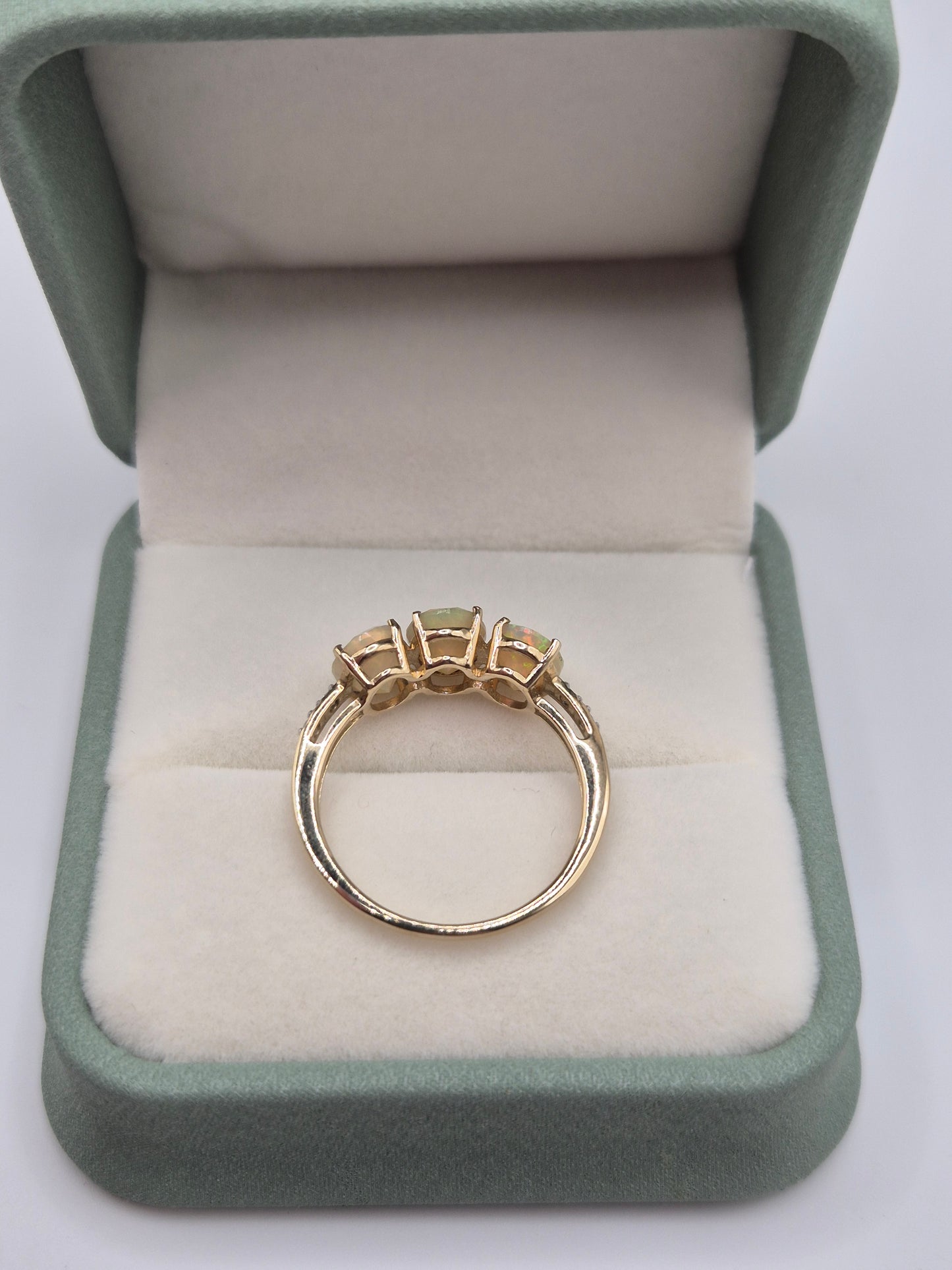 9ct gold 2.1 carat opal and diamond ring