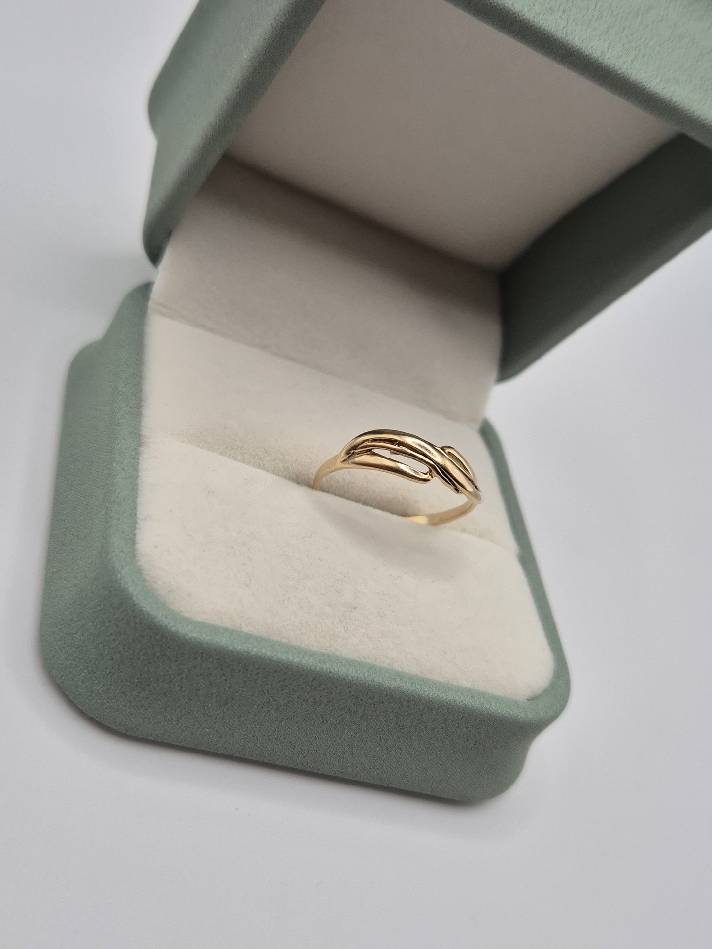 9ct gold ring