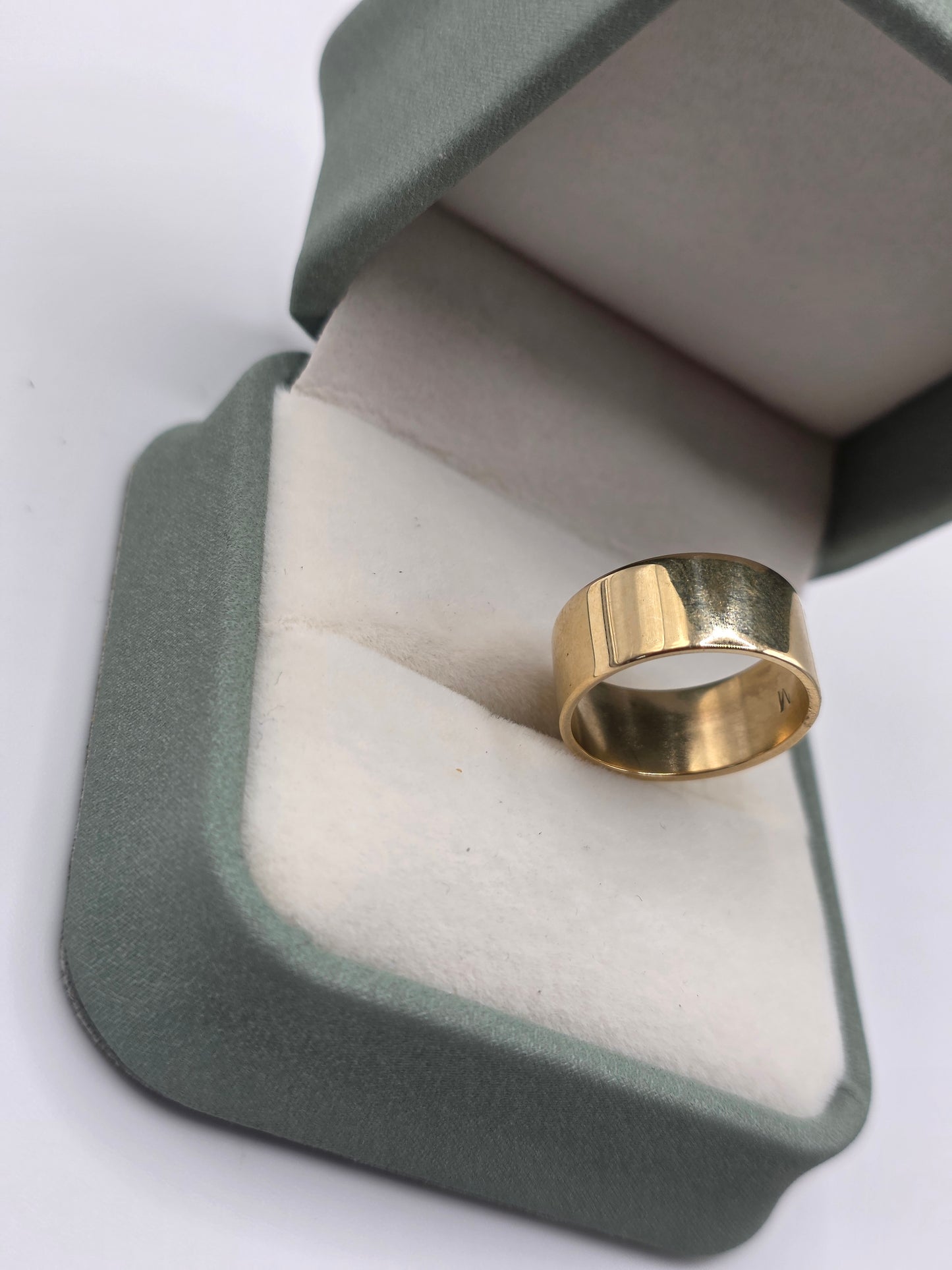 Wide 9ct gold band ring